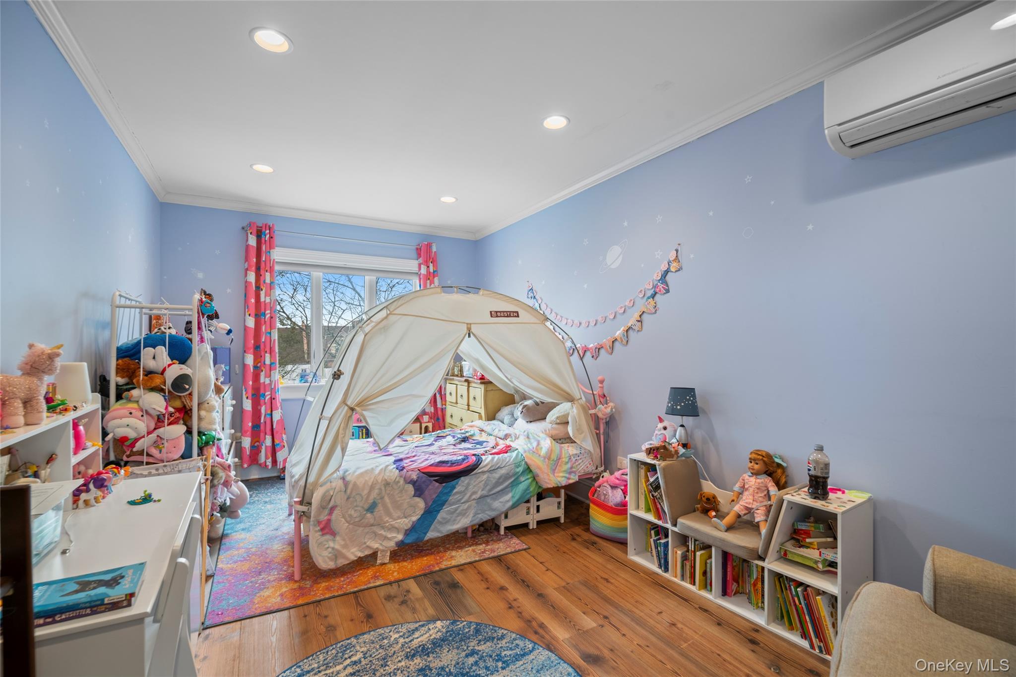 5812 77th Place, Middle Village, NY 11379