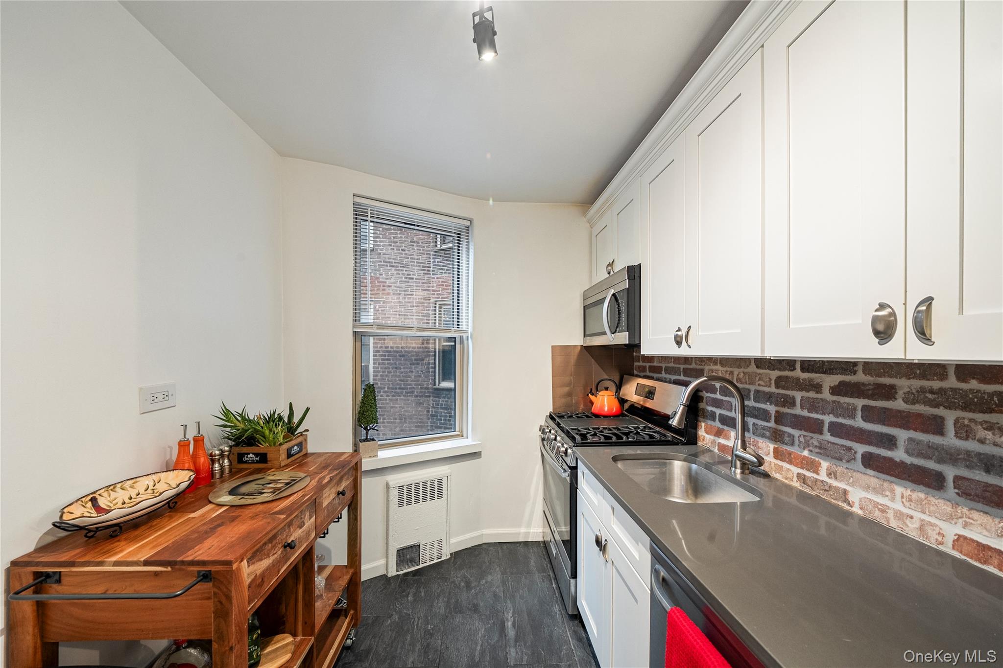 67-25 Clyde Street # 3M, Forest Hills, NY 11375