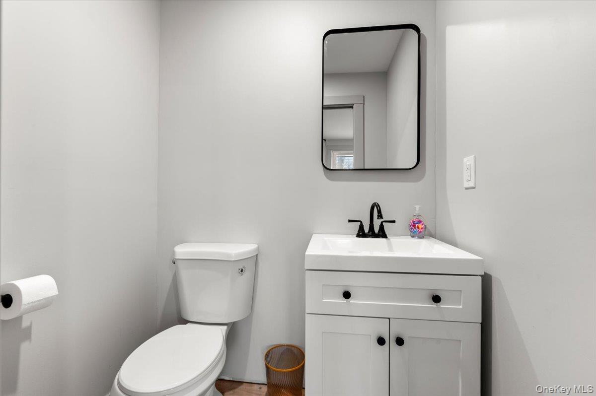 64 Broadway, Amityville, NY 11701