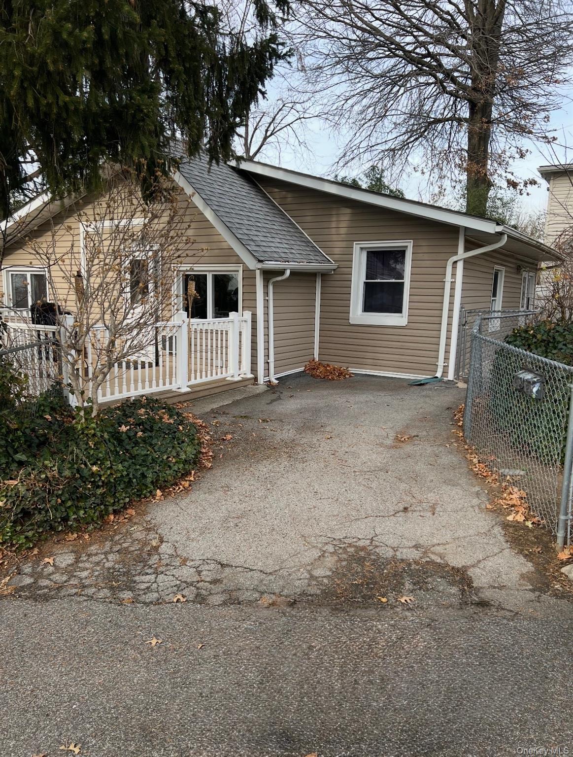 1015 Harding Park, Bronx, NY 10473