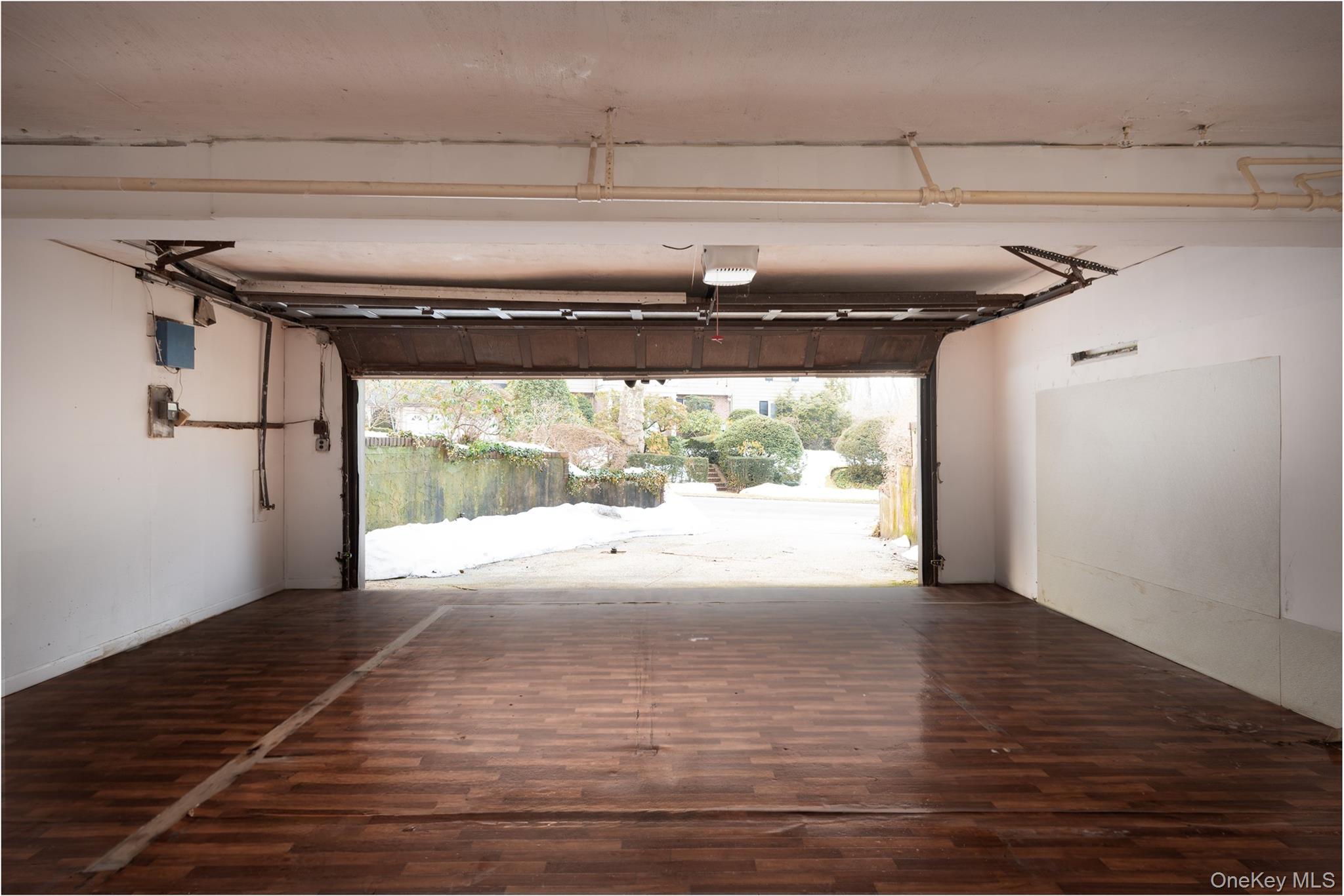 200 Melbourne Road, Great Neck, NY 11021