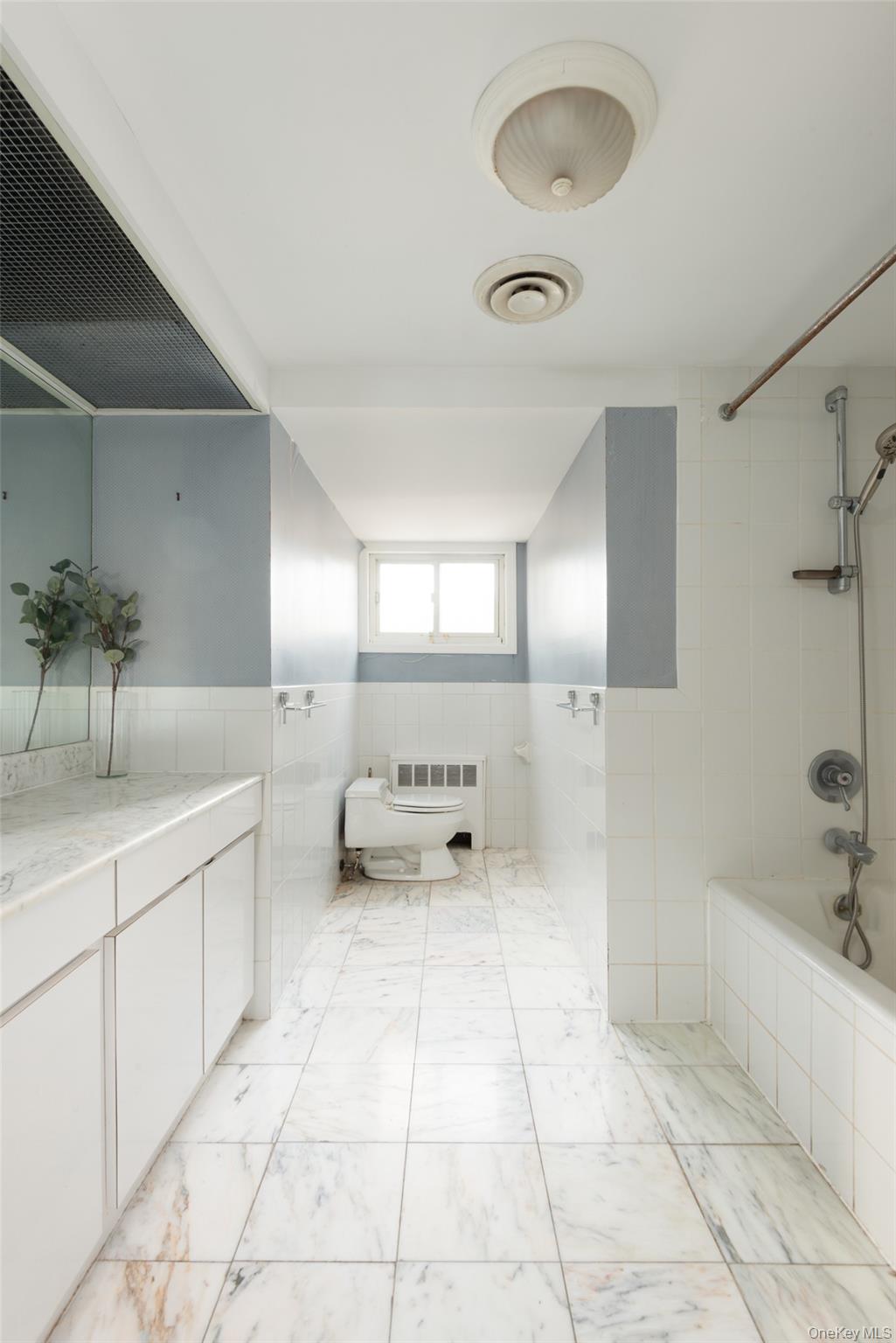 200 Melbourne Road, Great Neck, NY 11021