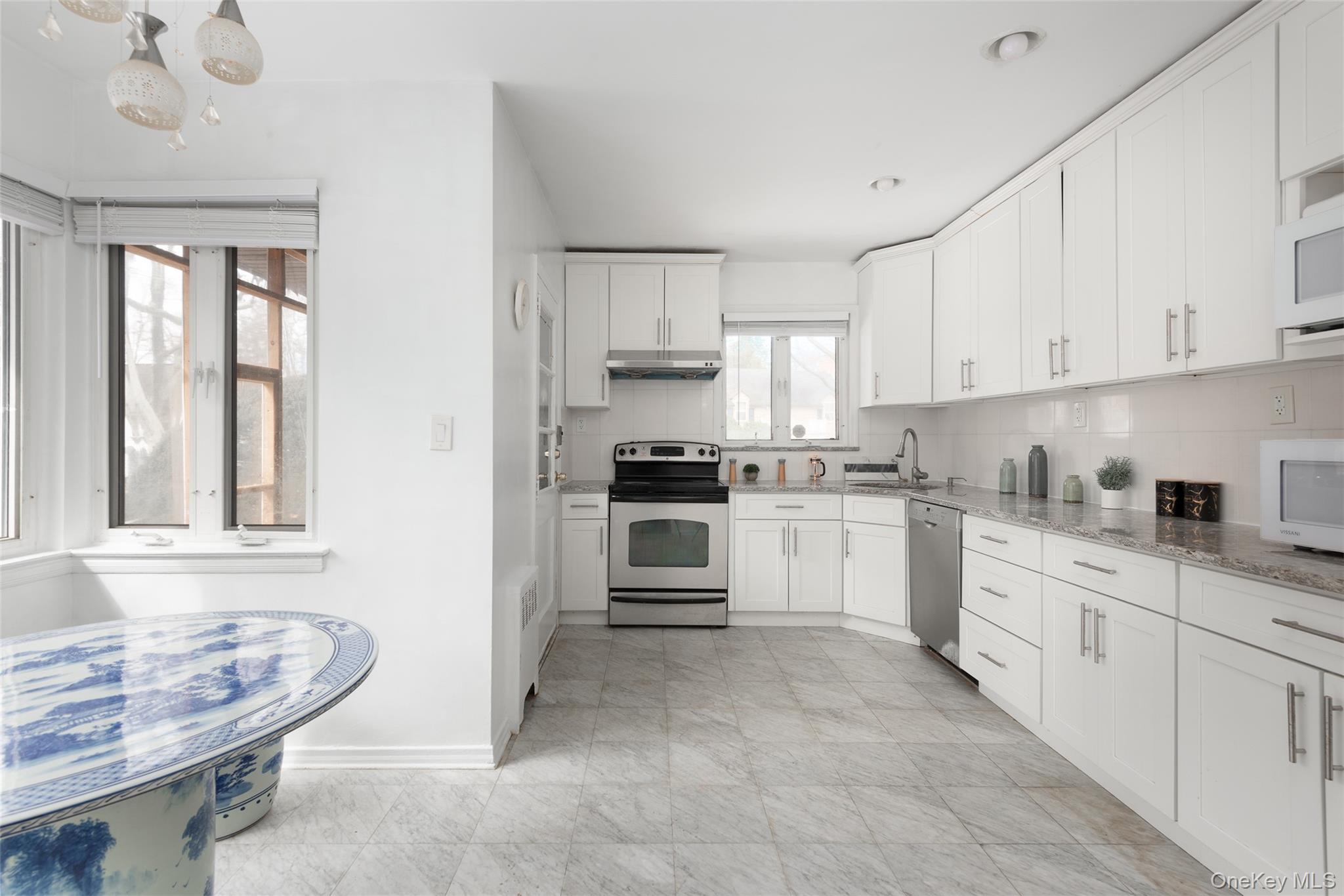 200 Melbourne Road, Great Neck, NY 11021