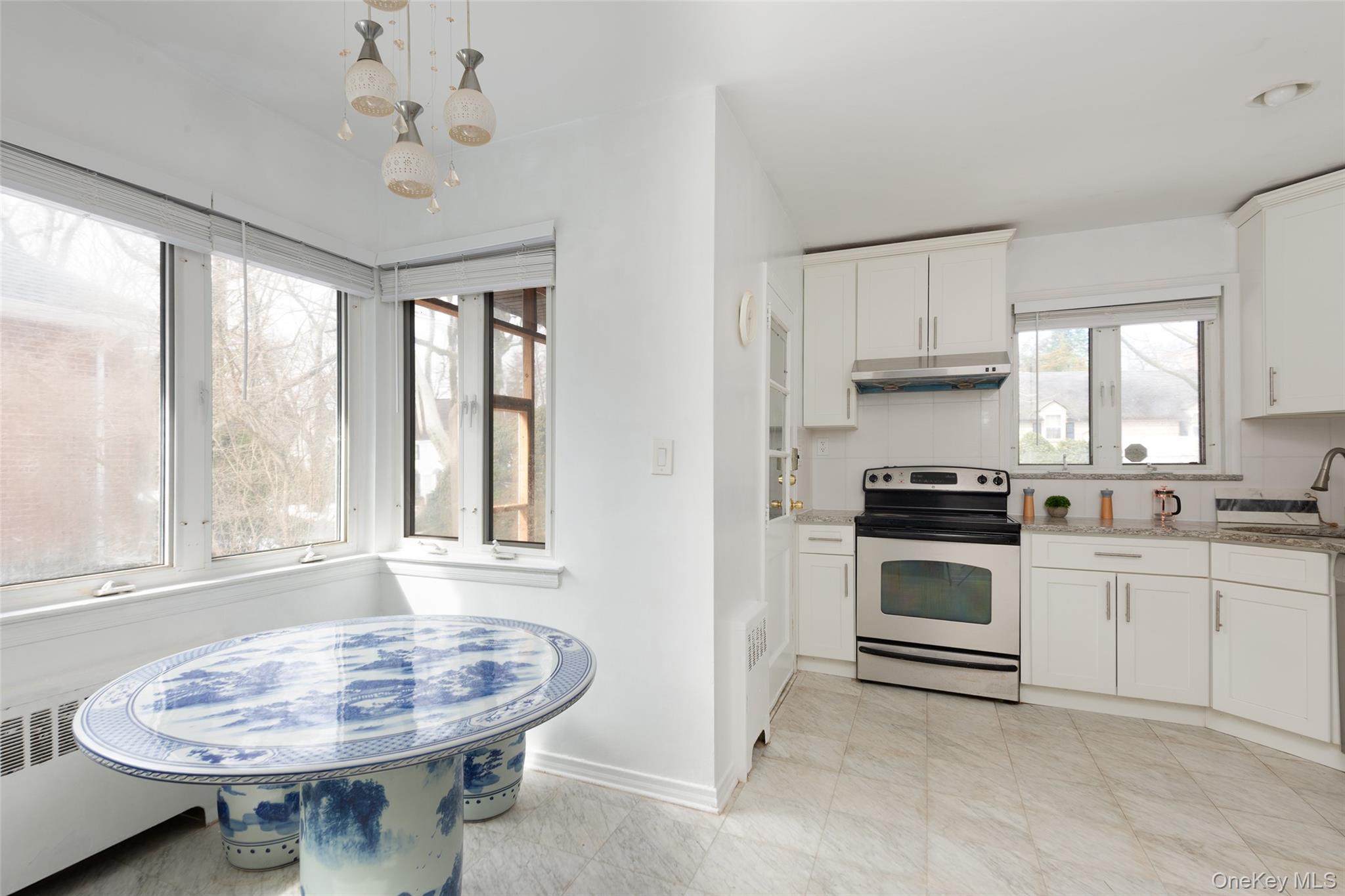 200 Melbourne Road, Great Neck, NY 11021