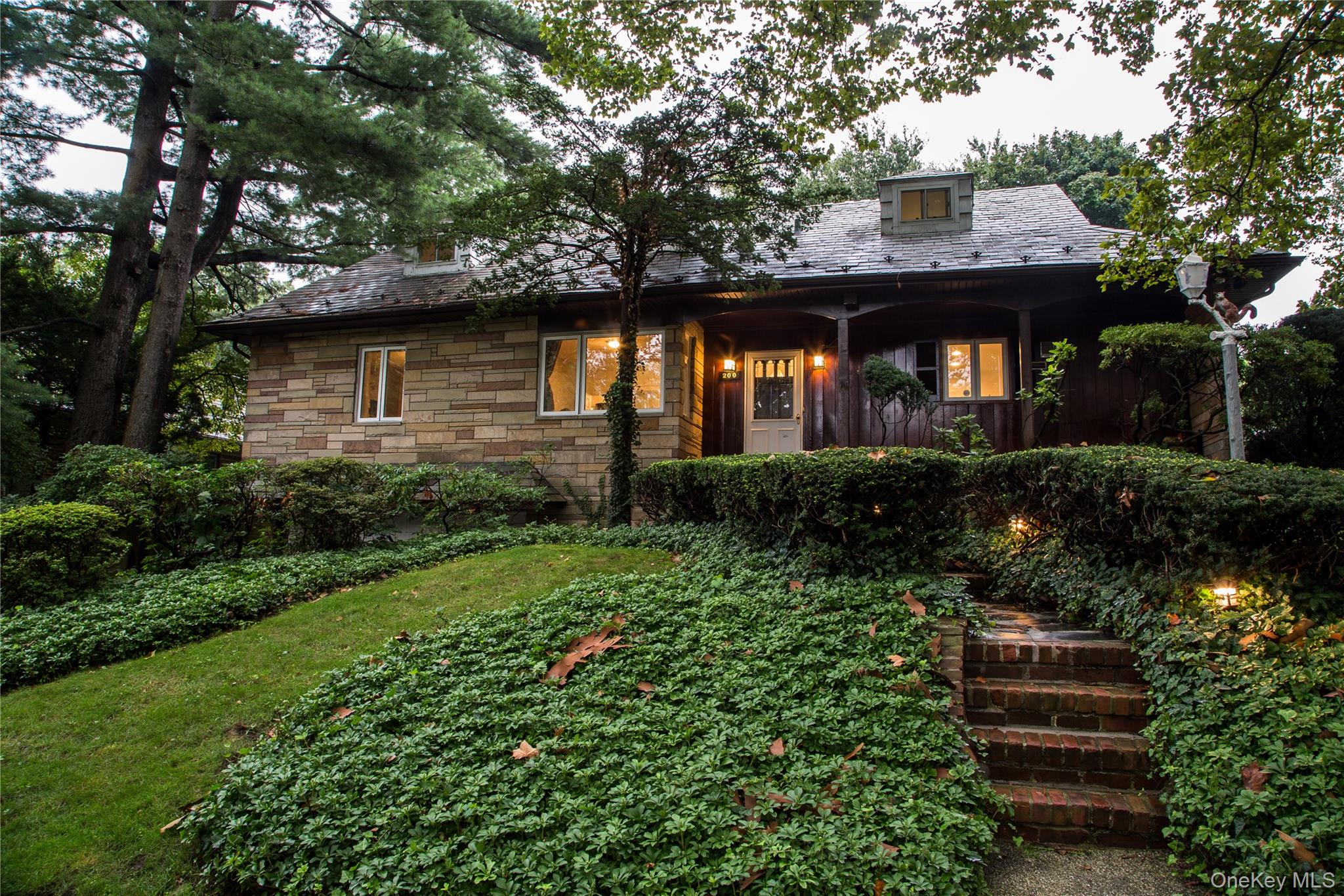 200 Melbourne Road, Great Neck, NY 11021