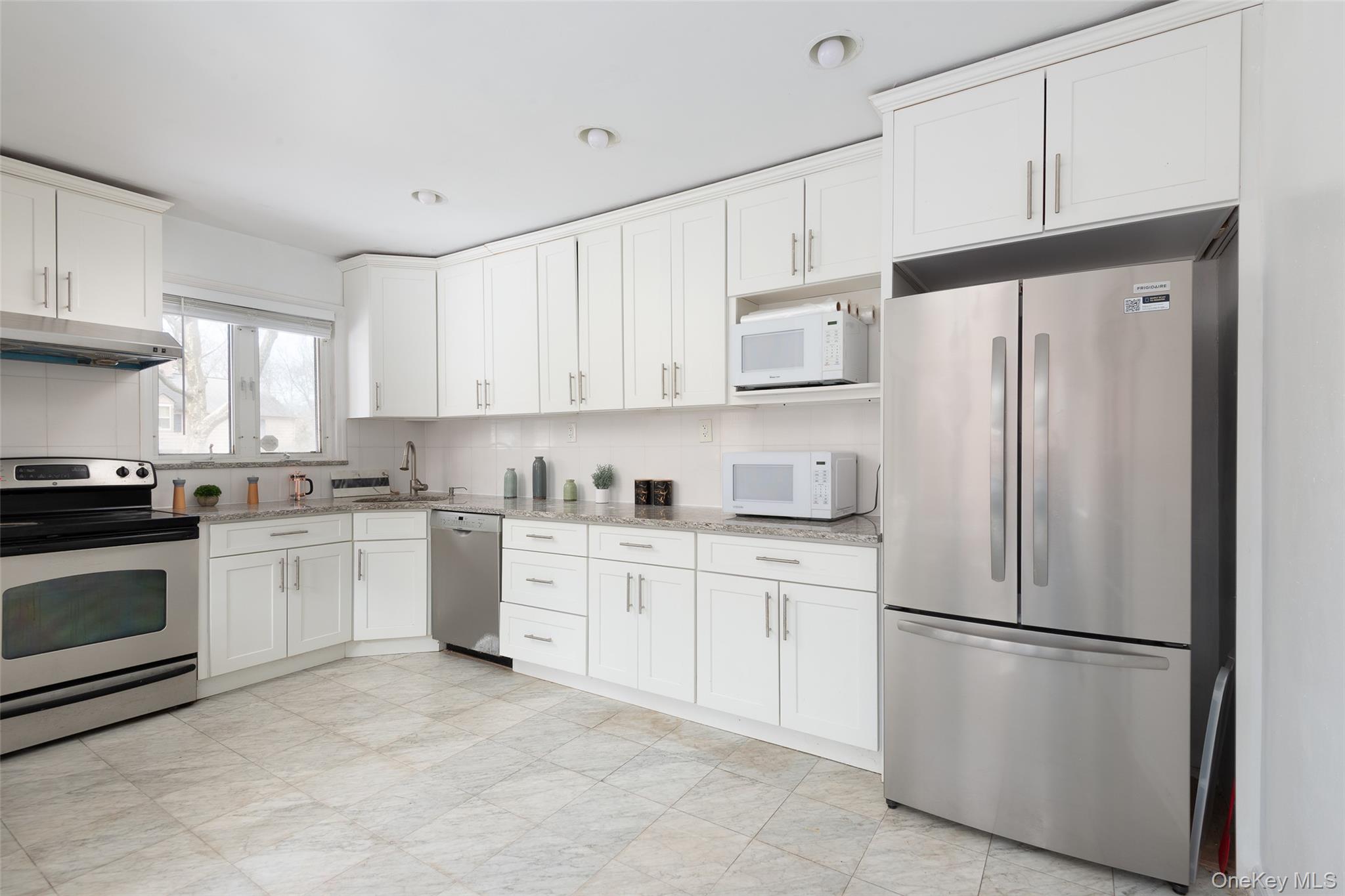 200 Melbourne Road, Great Neck, NY 11021