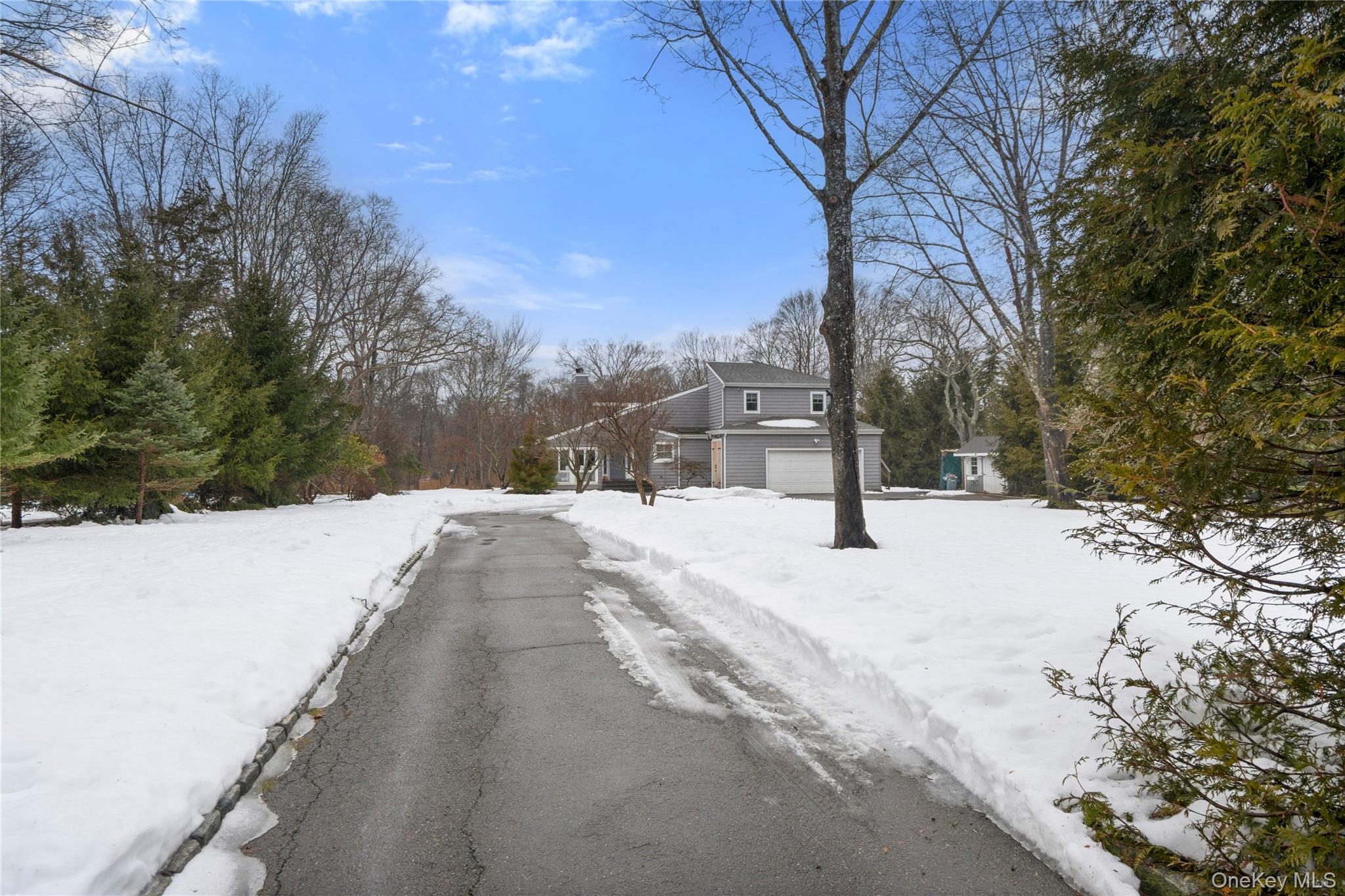 4 Monte Lane, Center Moriches, NY 11934