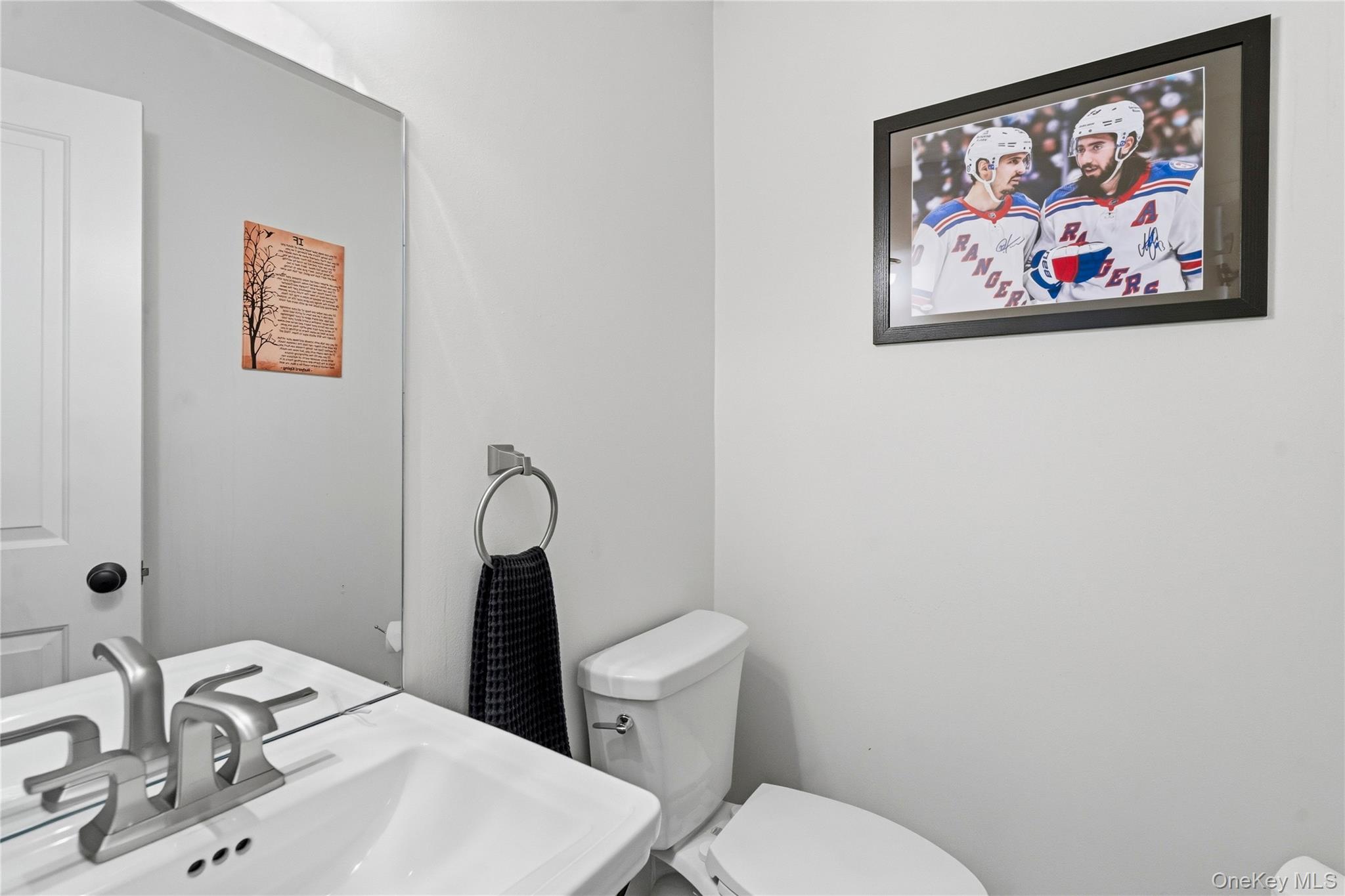 4 Monte Lane, Center Moriches, NY 11934