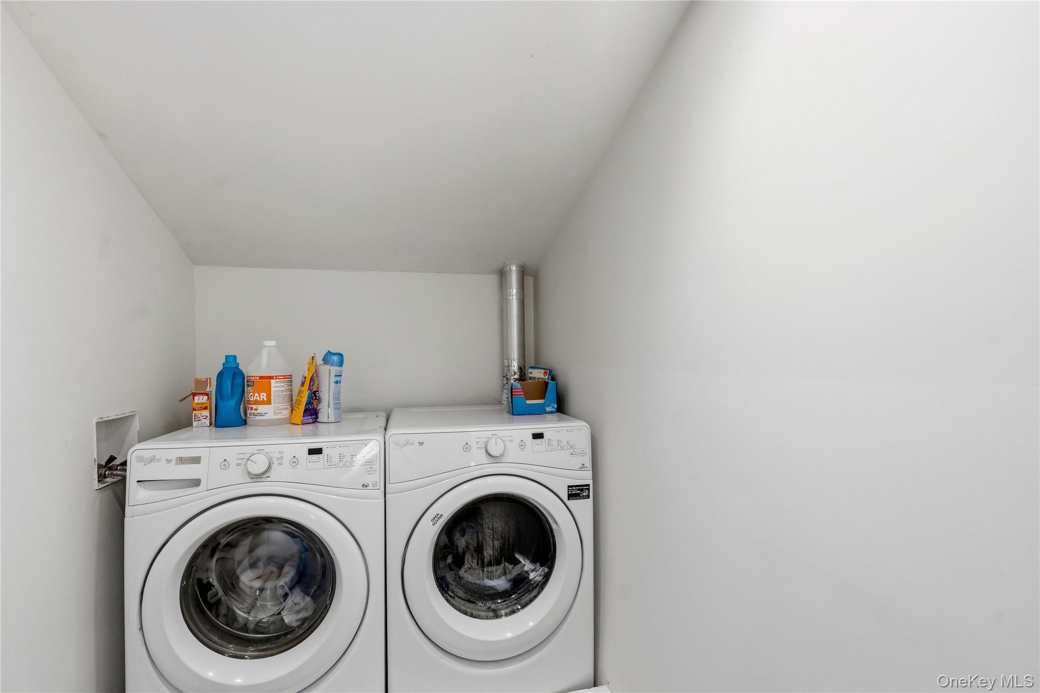 4 Monte Lane, Center Moriches, NY 11934