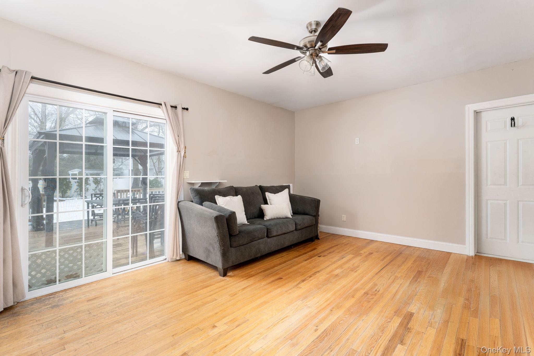 4 Rowe Street, Coram, NY 11727