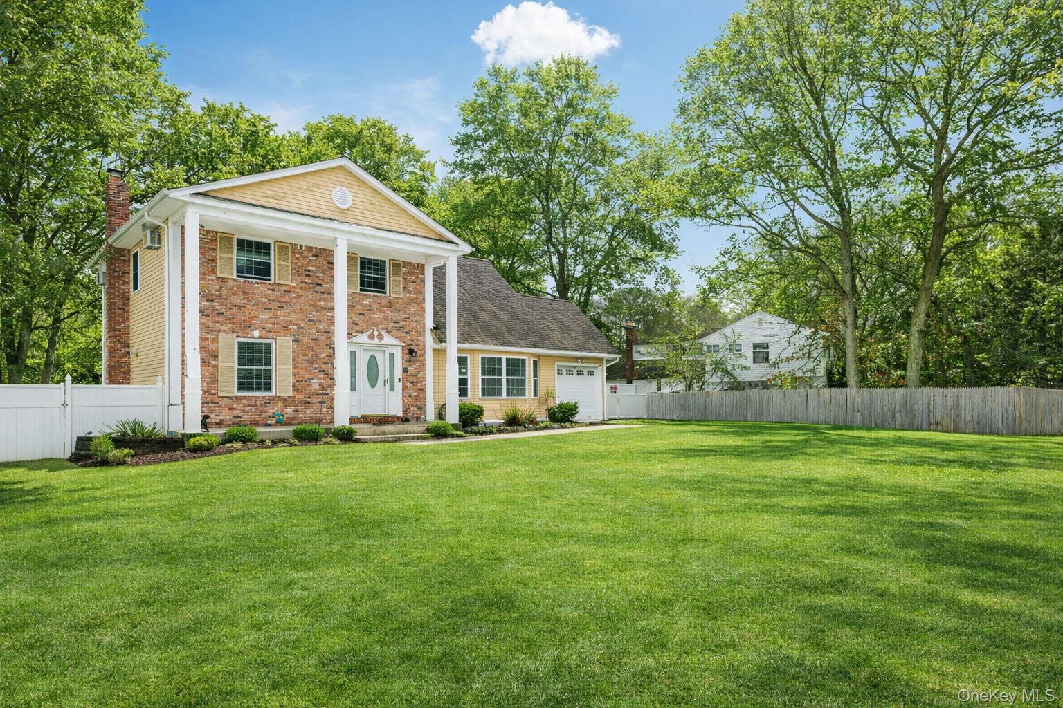 4 Rowe Street, Coram, NY 11727