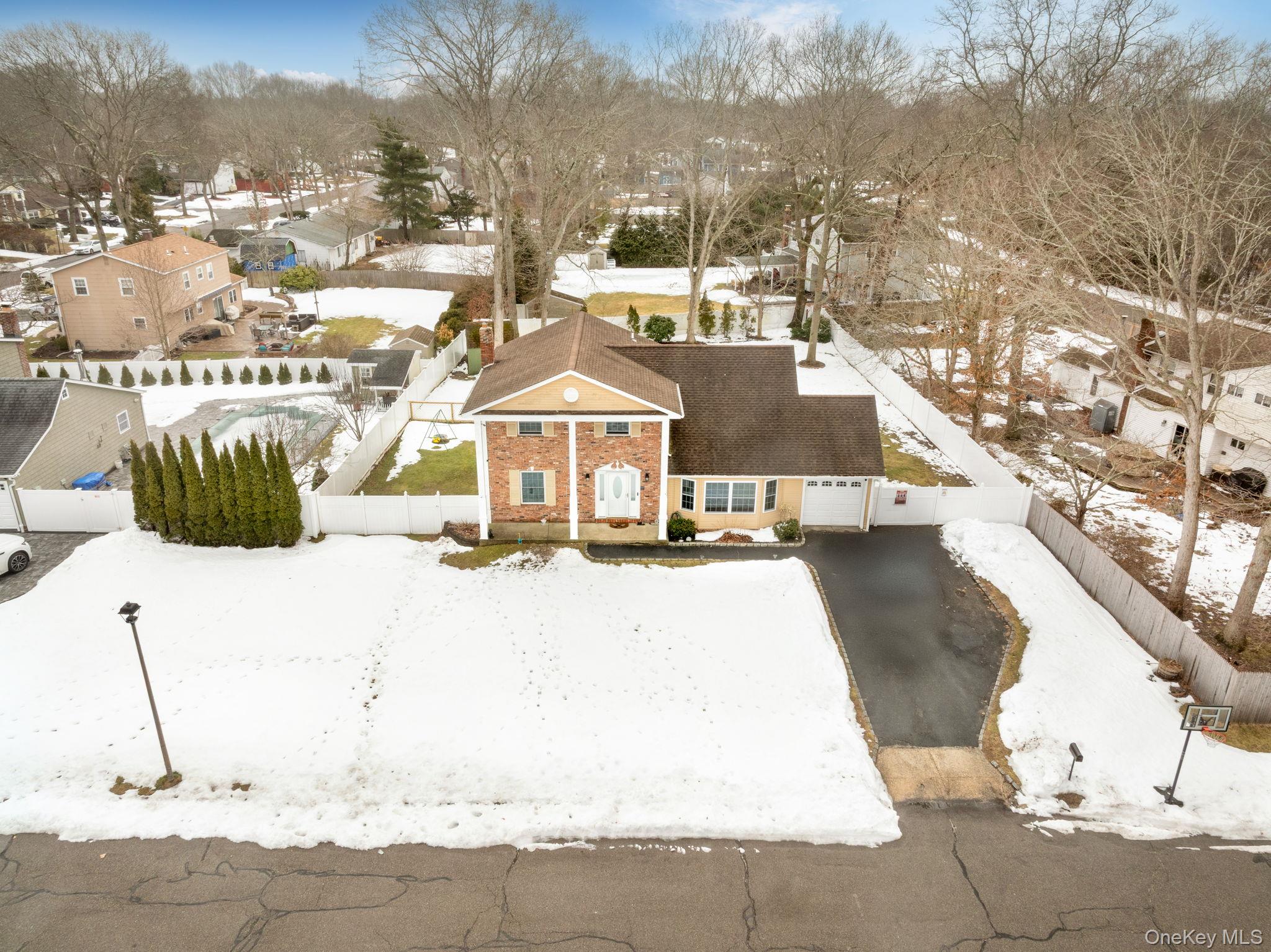 4 Rowe Street, Coram, NY 11727