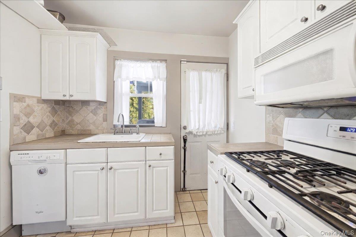 490 Carol Place, Pelham, NY 10803