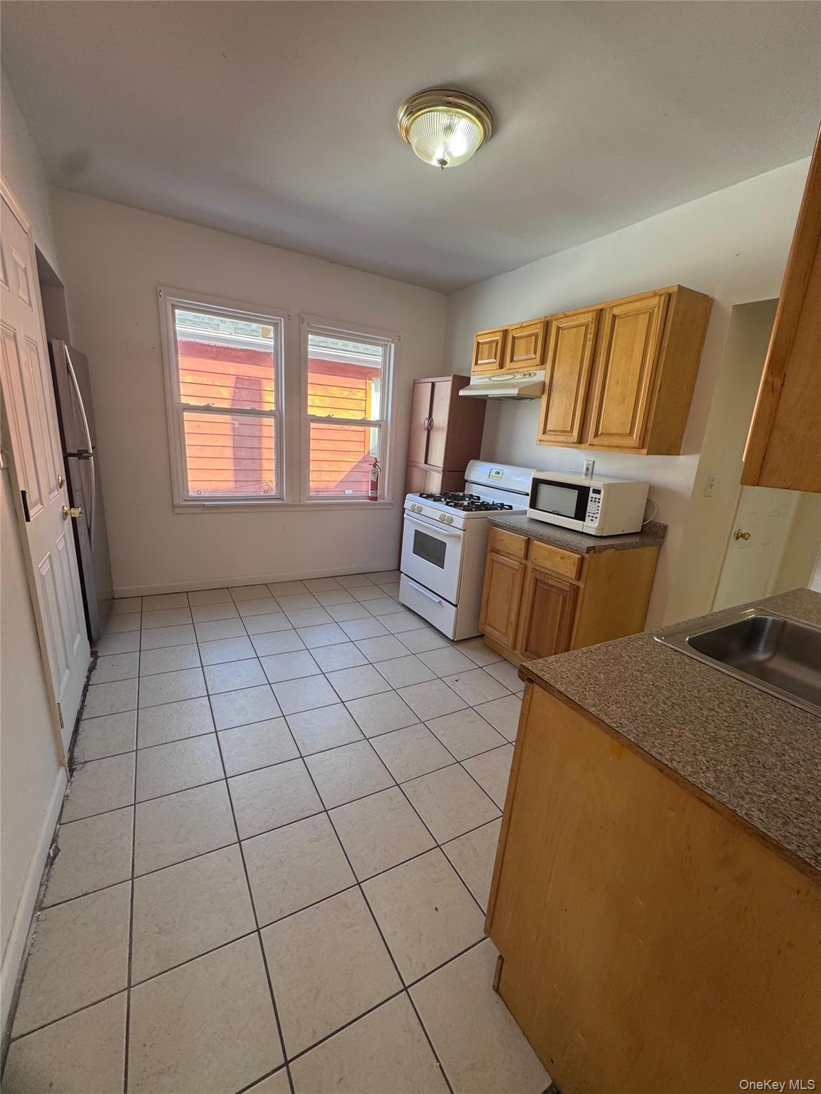 4 Gray Street # Apt #2, Poughkeepsie, NY 12603