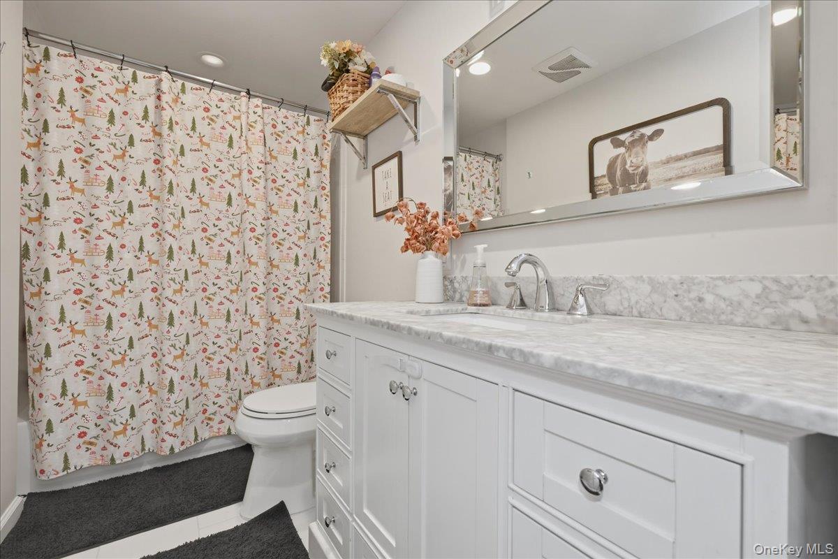 17 Hawthorne Street, Massapequa, NY 11758