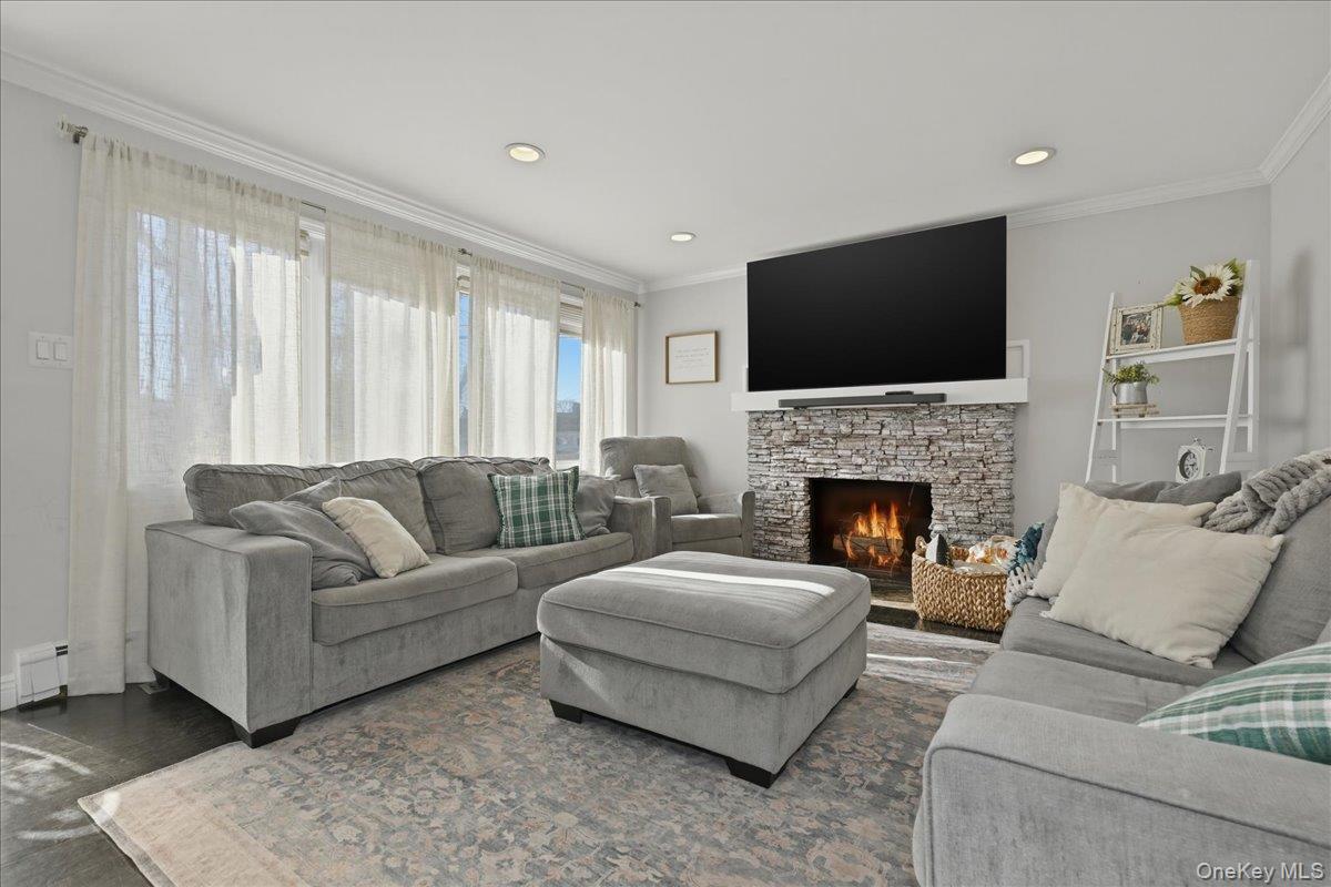 17 Hawthorne Street, Massapequa, NY 11758