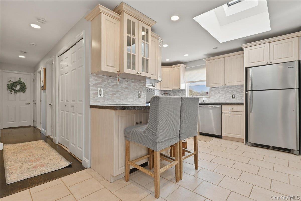 17 Hawthorne Street, Massapequa, NY 11758