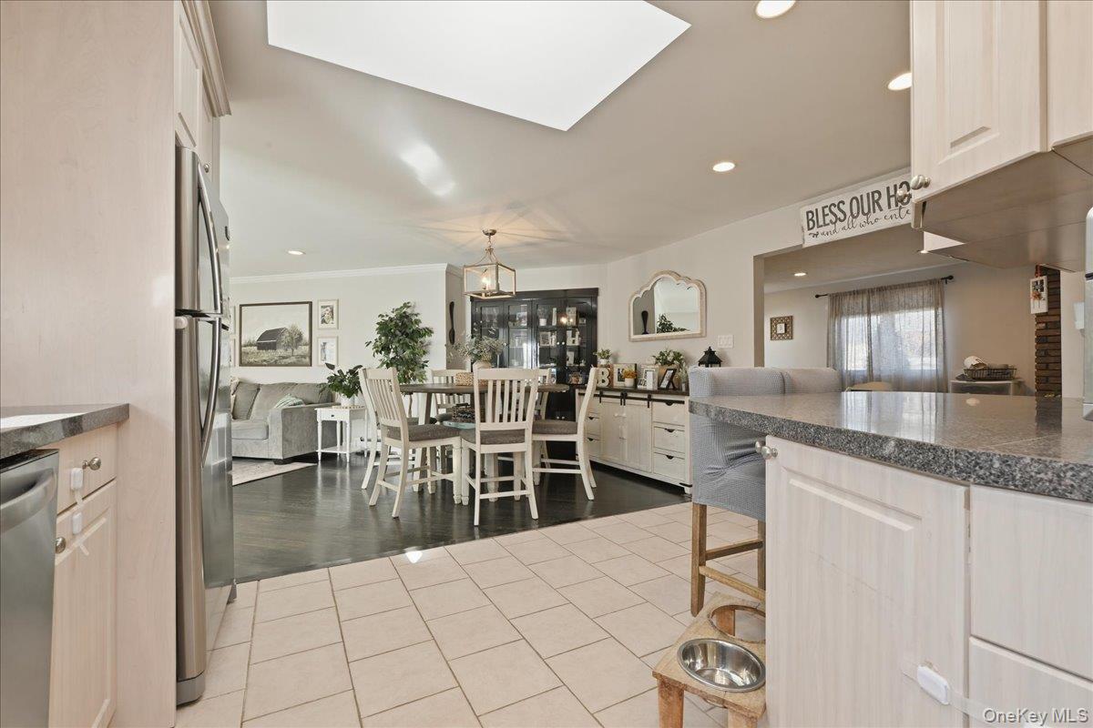 17 Hawthorne Street, Massapequa, NY 11758