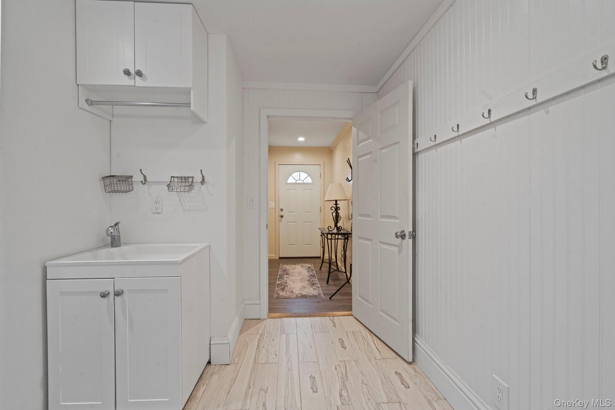 25 Cliff Road W, Wading River, NY 11792