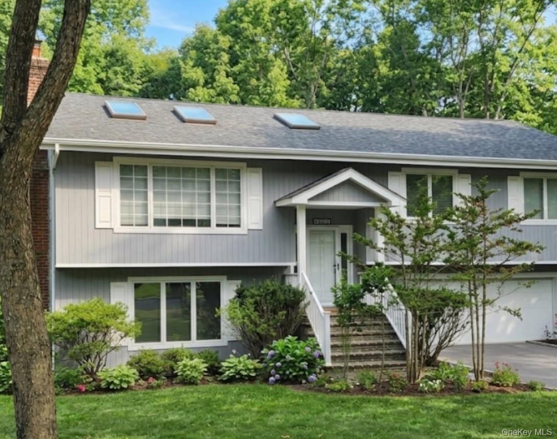 25 Cliff Road W, Wading River, NY 11792