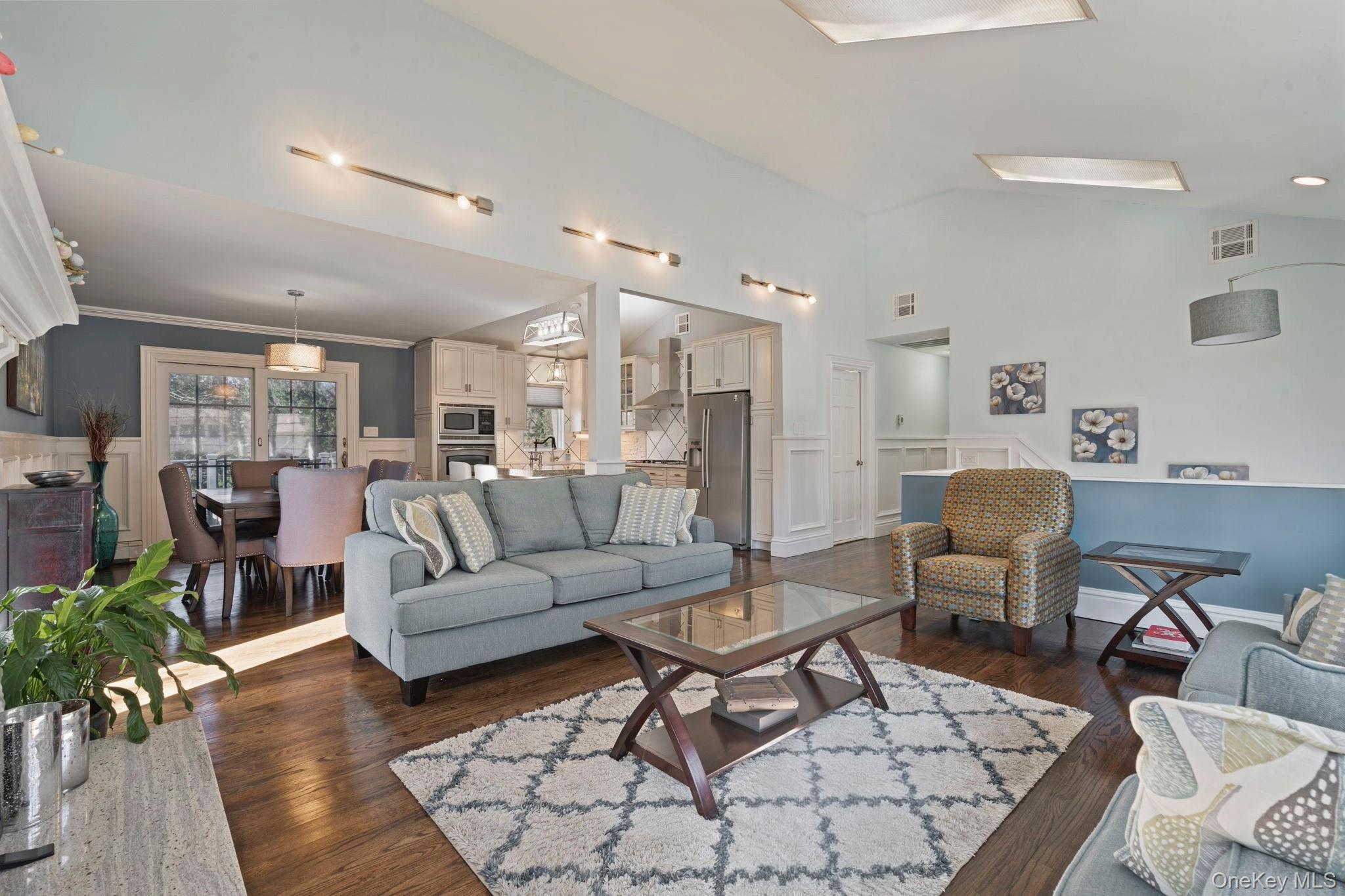 25 Cliff Road W, Wading River, NY 11792