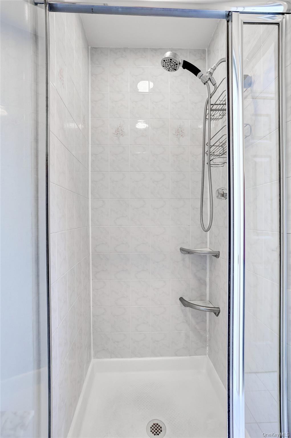 42 Cragmere Road, Airmont, NY 10901