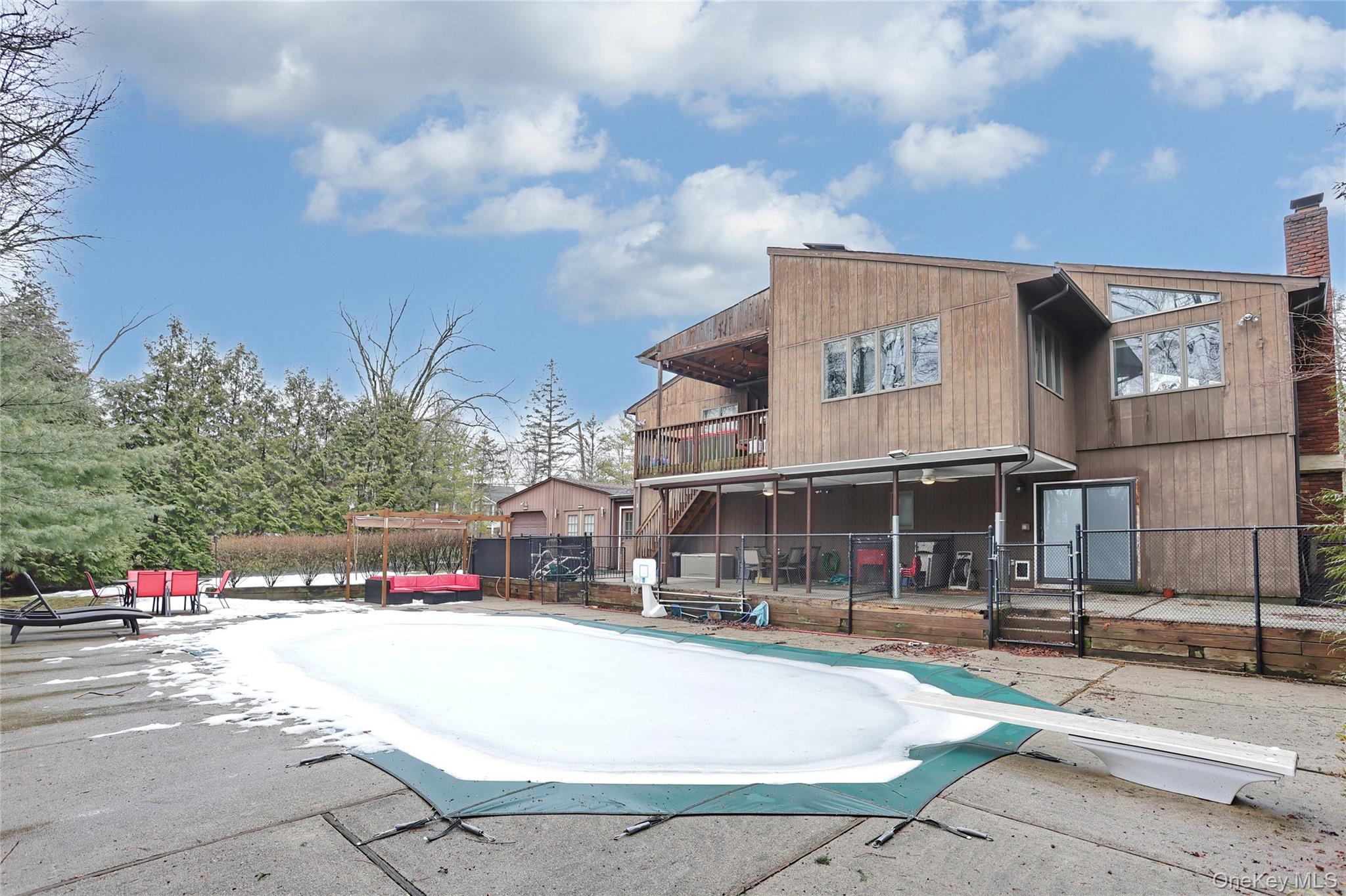 42 Cragmere Road, Airmont, NY 10901