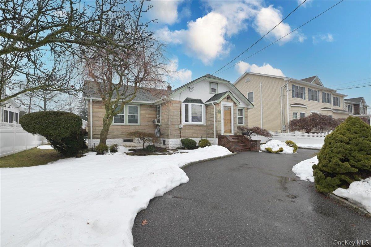 2016 Abbot Avenue, Merrick, NY 11566