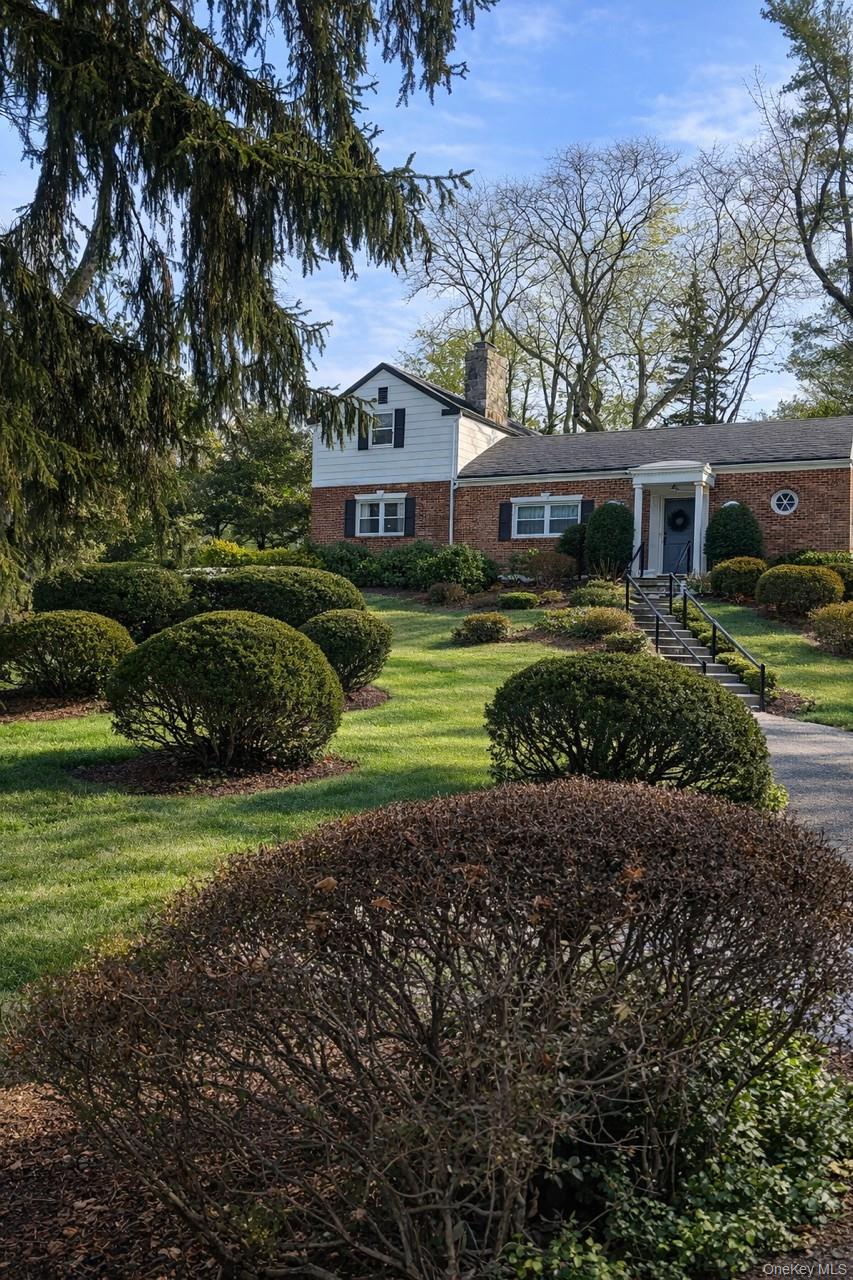 16 Mary Lane, Roslyn Harbor, NY 11548