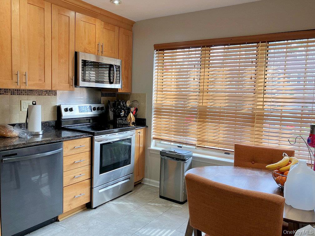 1404 Pondcrest Lane, White Plains, NY 10607