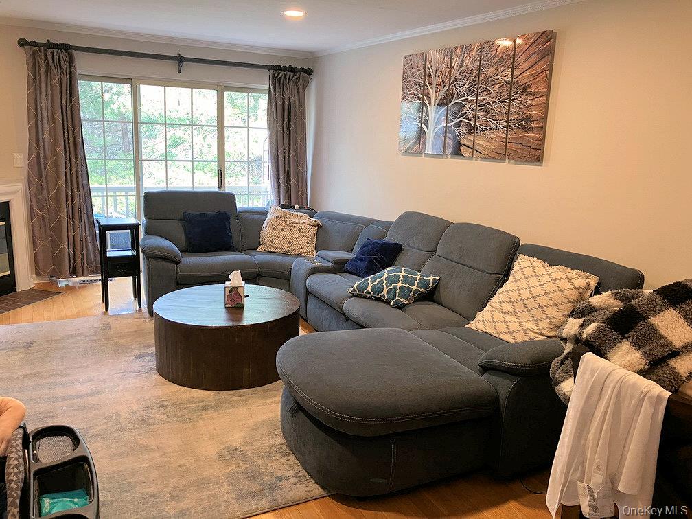 1404 Pondcrest Lane, White Plains, NY 10607