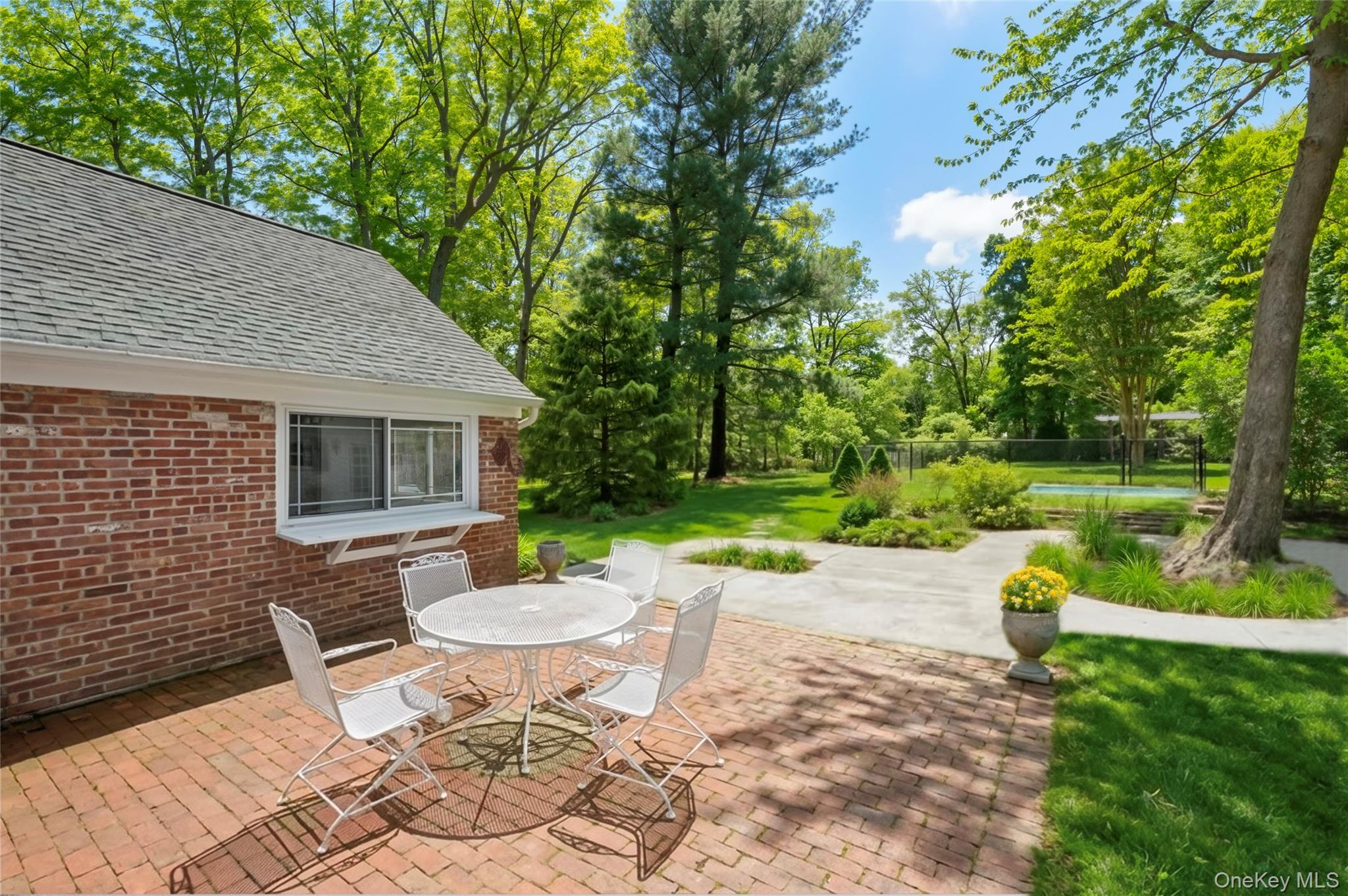 29 Squiretown Road # D, Hampton Bays, NY 11946