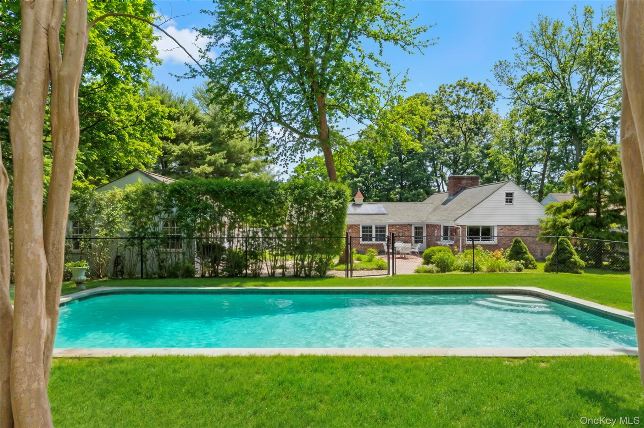 29 Squiretown Road # D, Hampton Bays, NY 11946