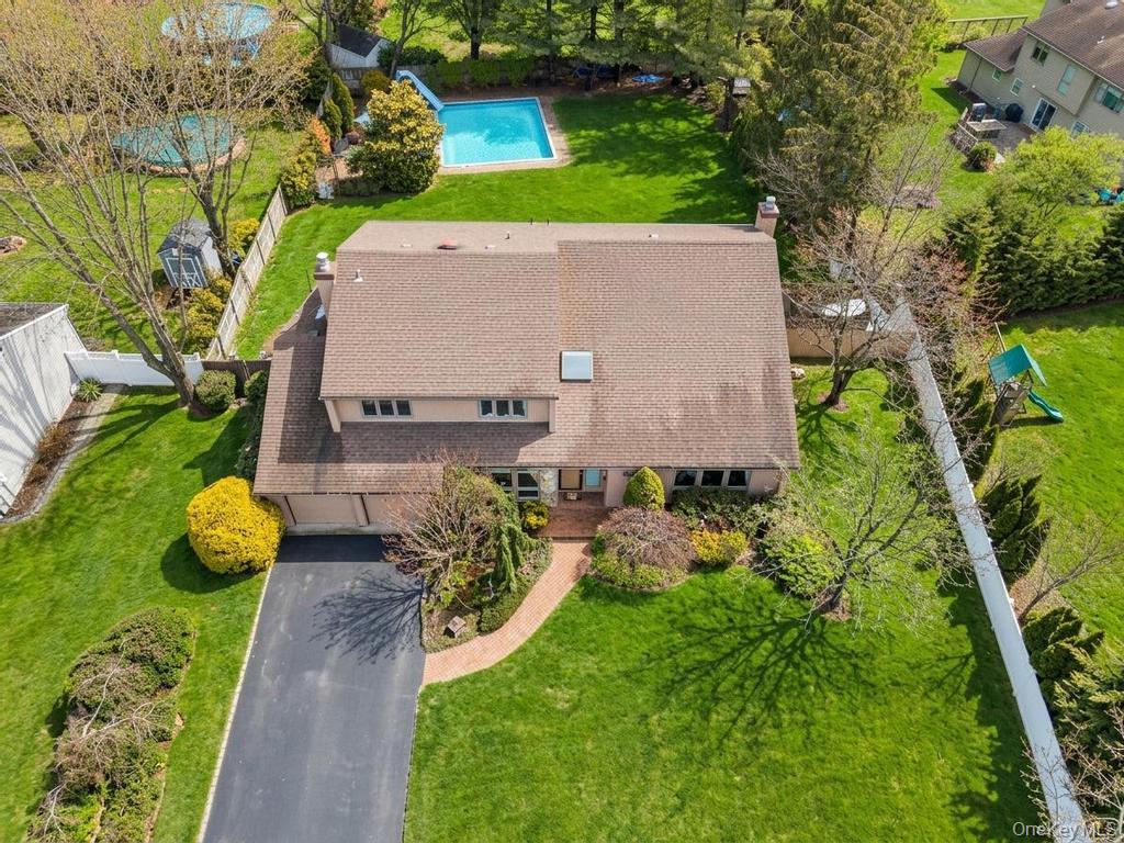 4 Long Meadow Road, Commack, NY 11725