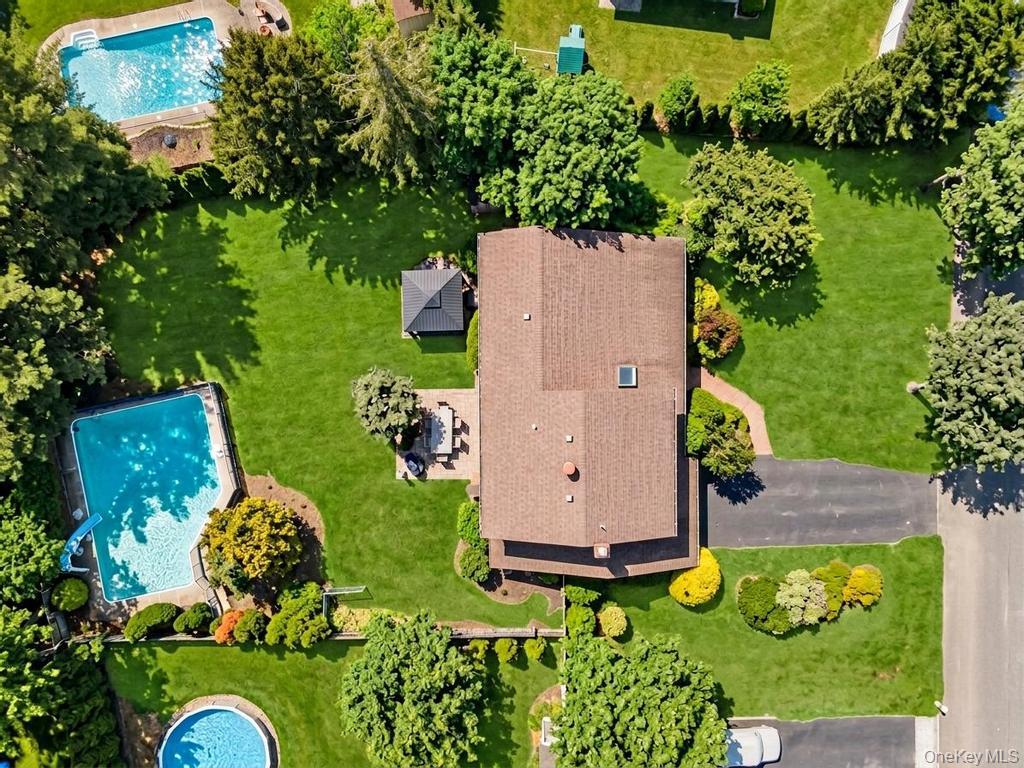 4 Long Meadow Road, Commack, NY 11725