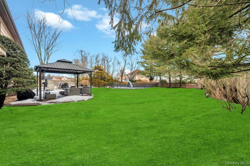 4 Long Meadow Road, Commack, NY 11725