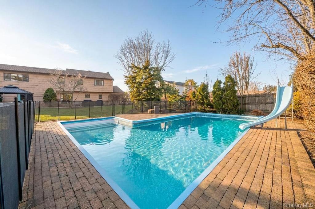 4 Long Meadow Road, Commack, NY 11725