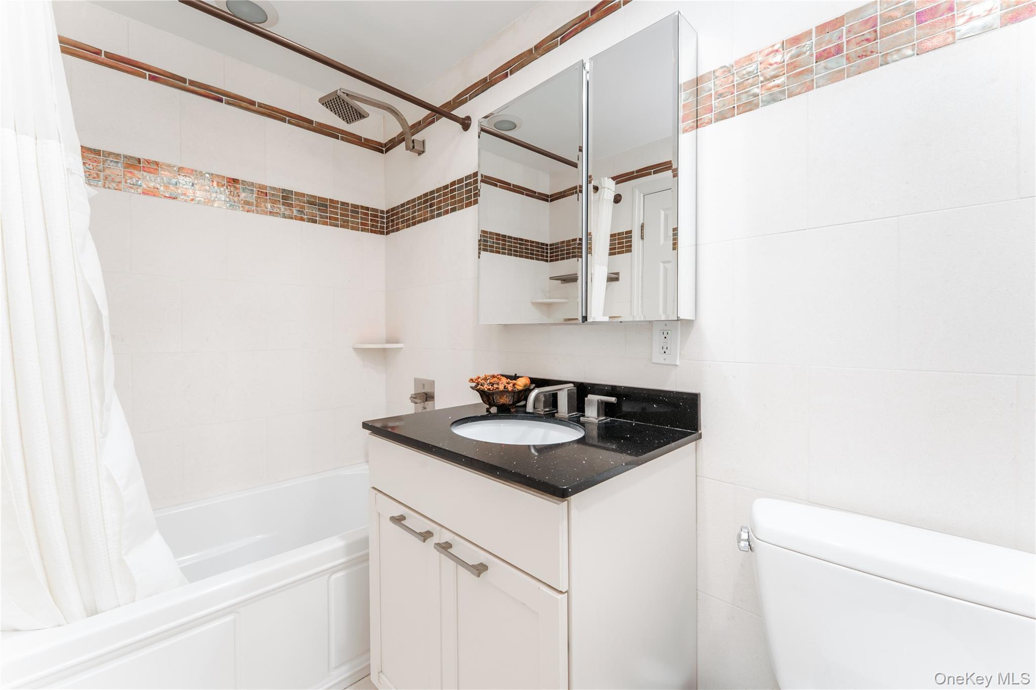 200 South Middle Neck Road # F6, Great Neck, NY 11021