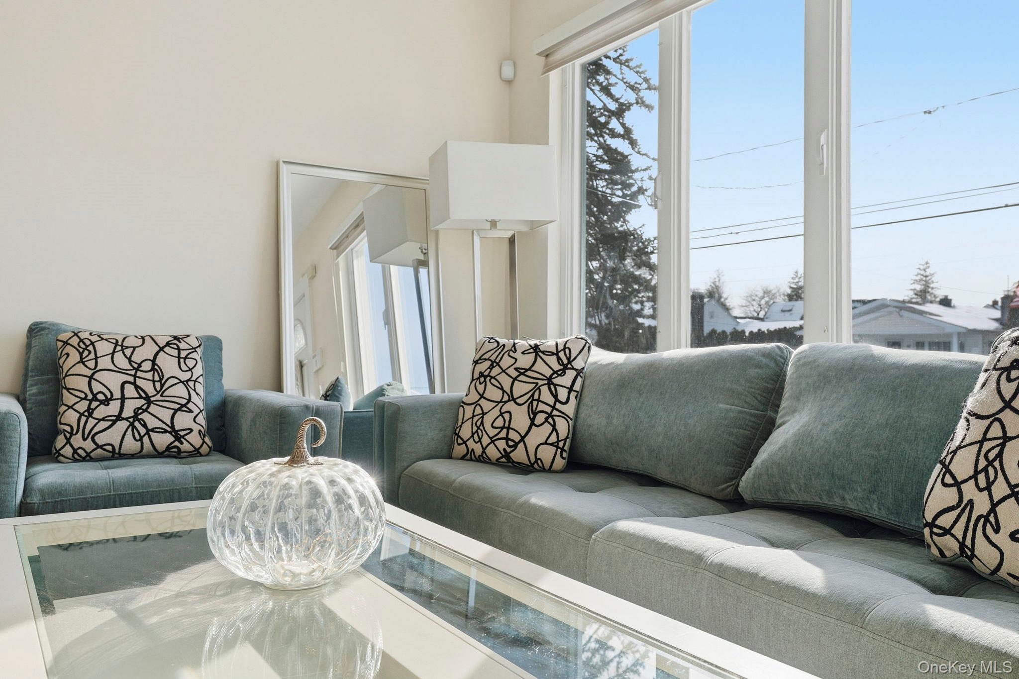 59 Homecrest Court, Oceanside, NY 11572