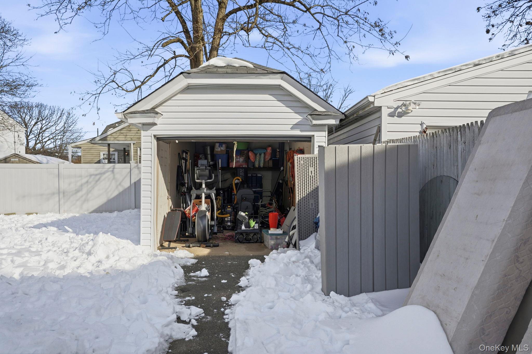 59 Homecrest Court, Oceanside, NY 11572