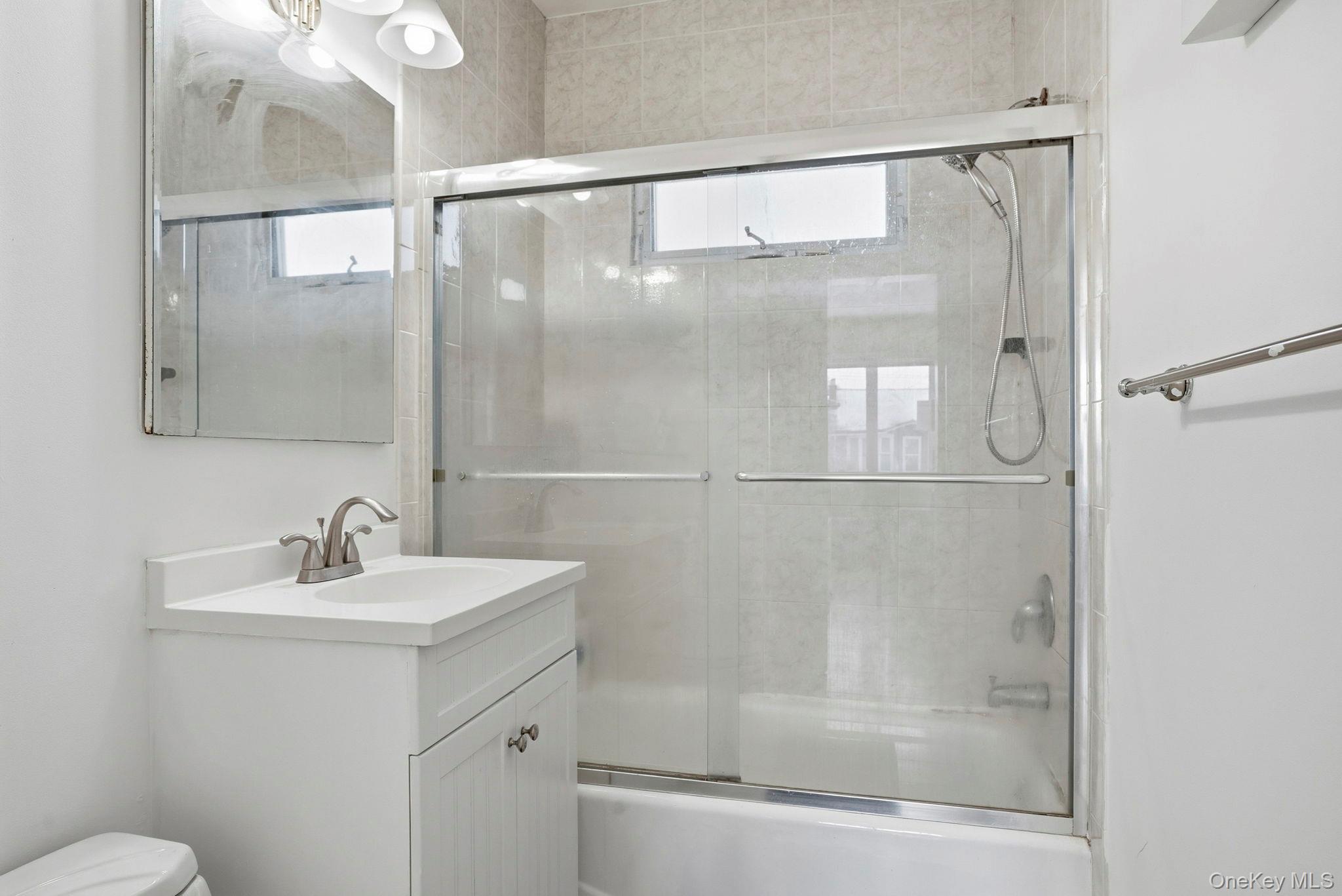 59 Homecrest Court, Oceanside, NY 11572