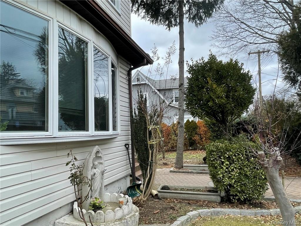 56 Stephenson Boulevard, New Rochelle, NY 10801