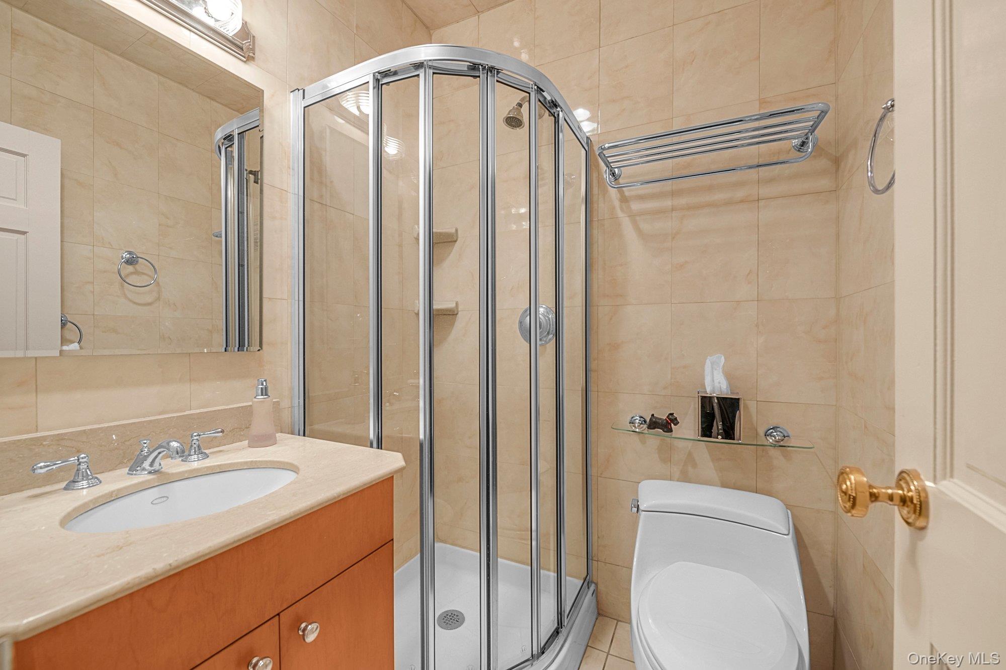 1 Kensington Gate # PH 11, Great Neck, NY 11021