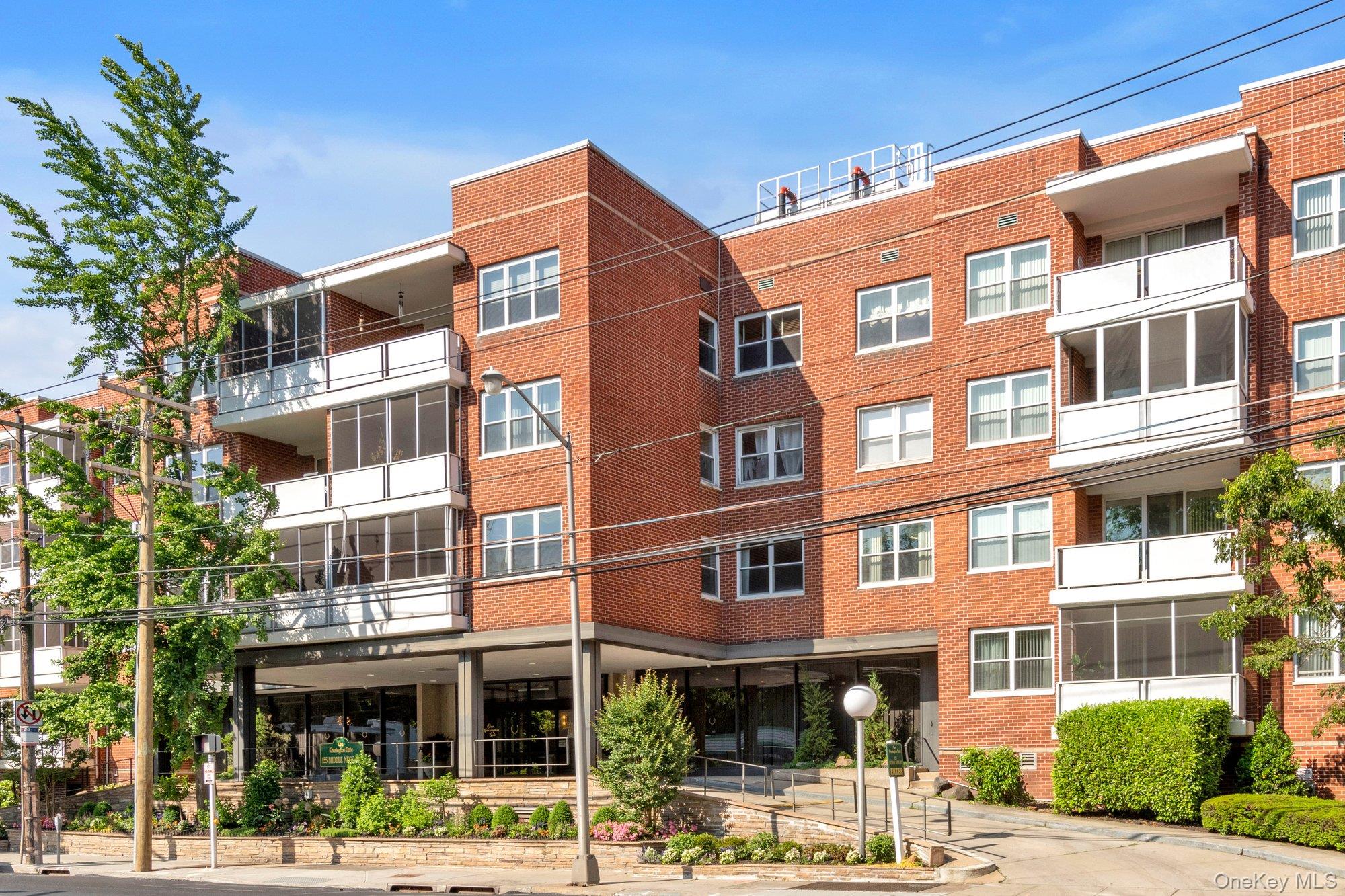 1 Kensington Gate # PH 11, Great Neck, NY 11021