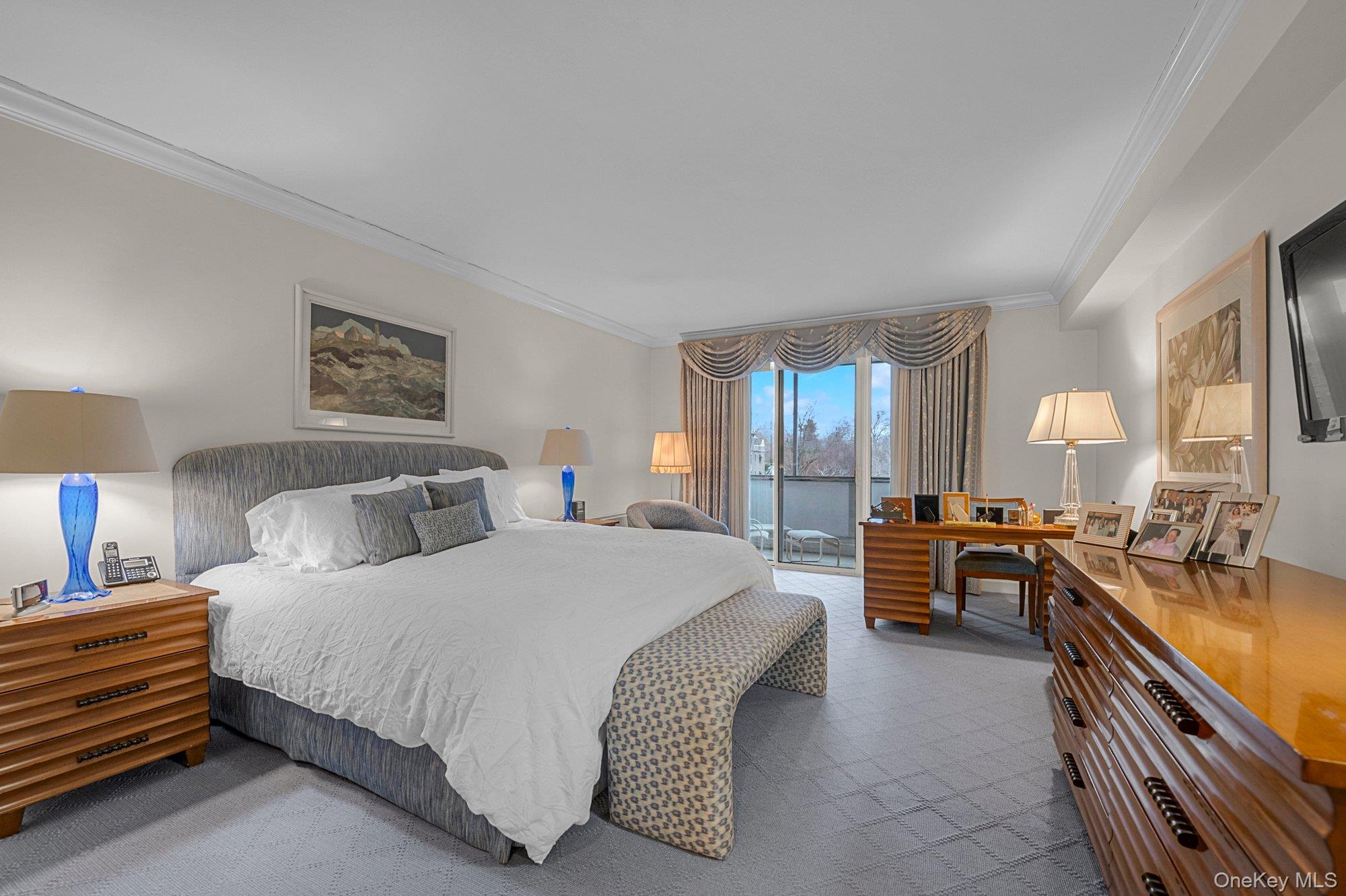 1 Kensington Gate # PH 11, Great Neck, NY 11021