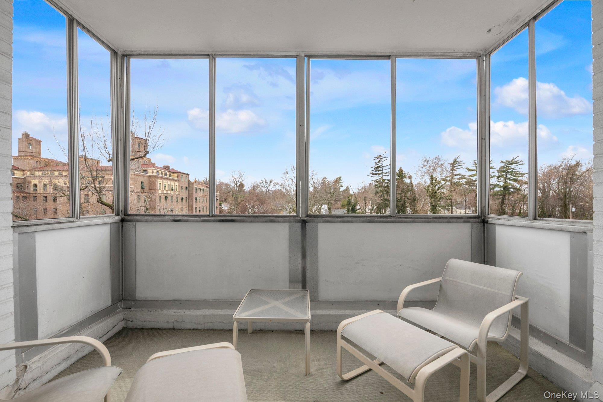 1 Kensington Gate # PH 11, Great Neck, NY 11021