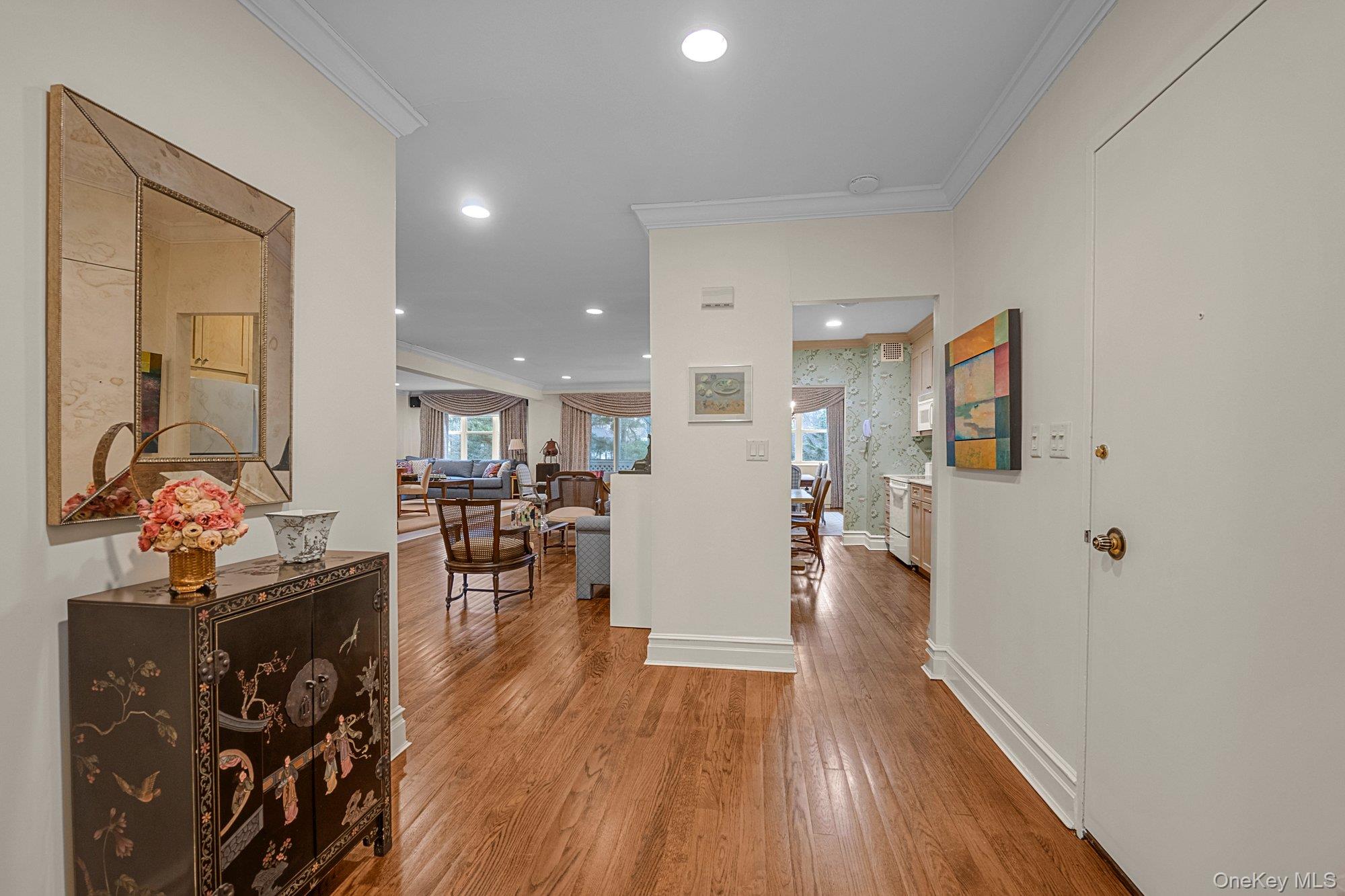 1 Kensington Gate # PH 11, Great Neck, NY 11021