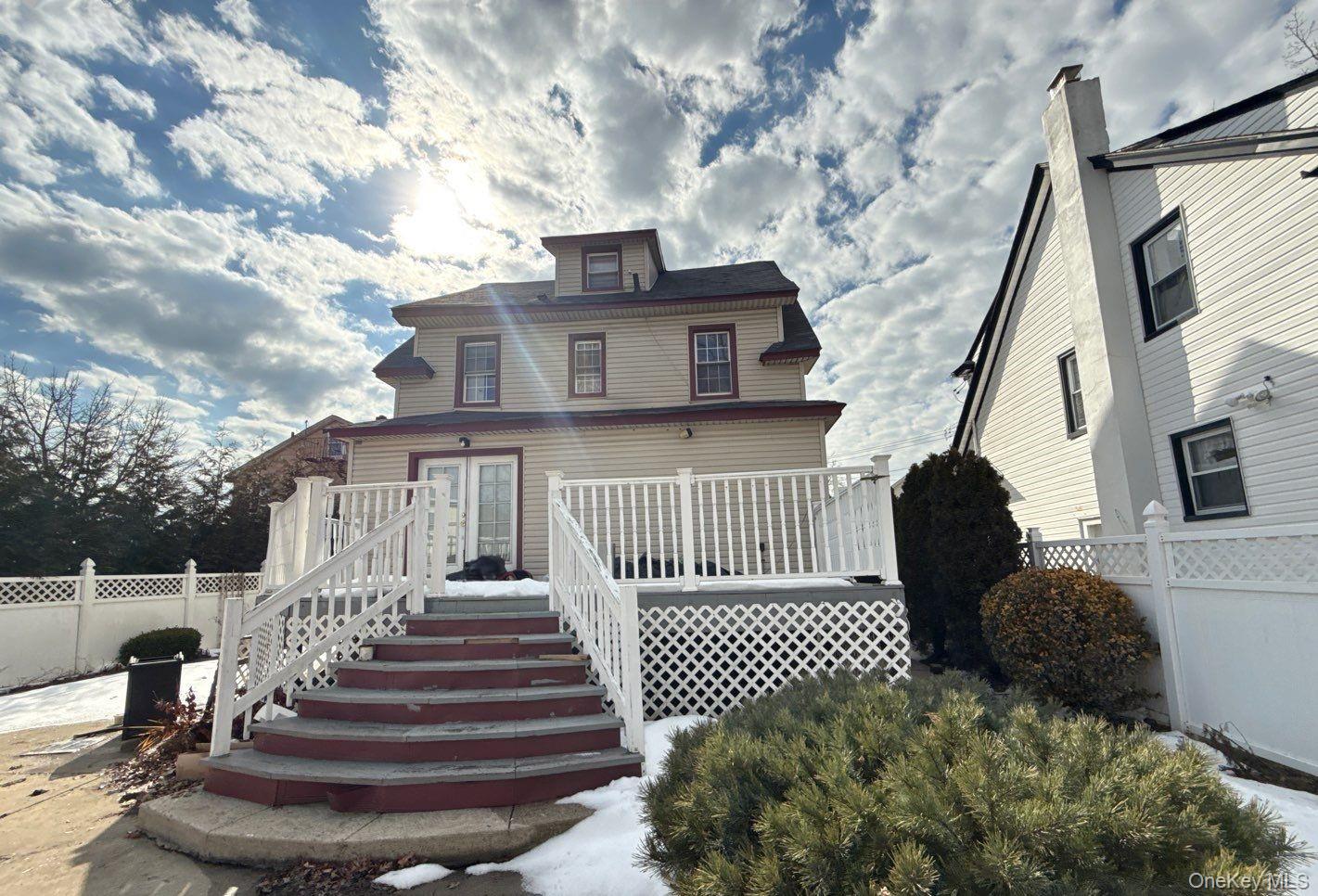 280 Lawrence Avenue, Lawrence, NY 11559