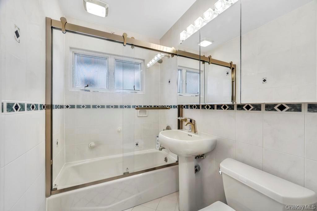 54 Abbot Lane, Hicksville, NY 11801