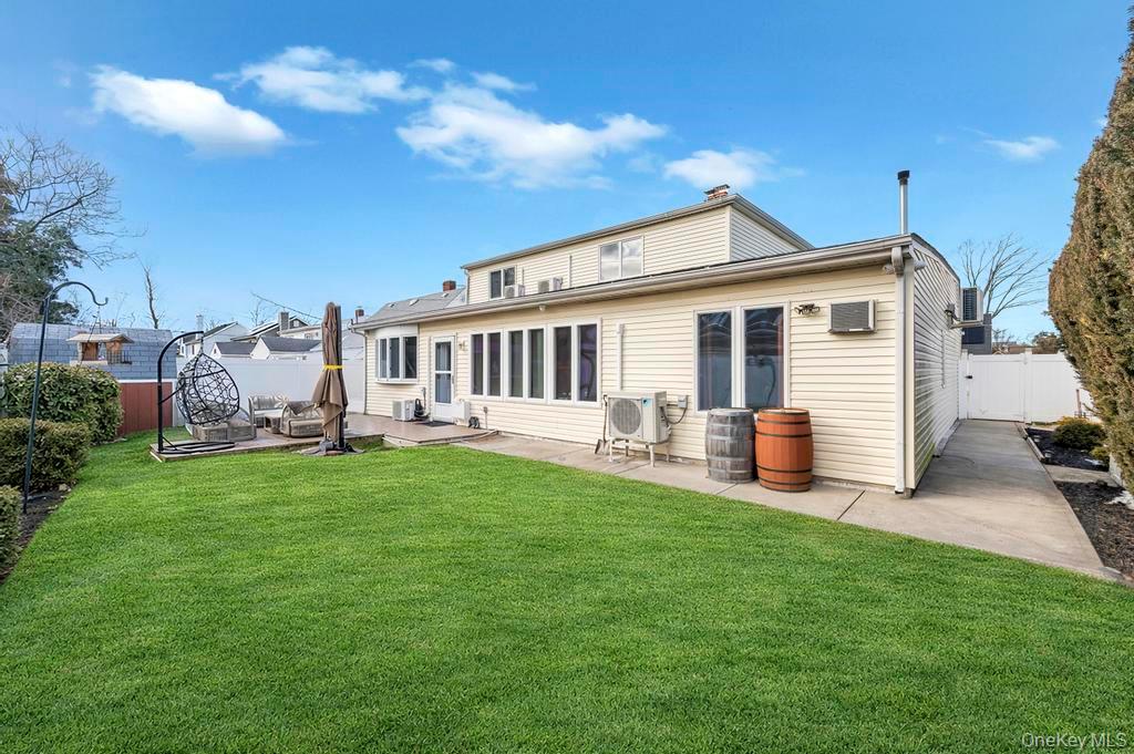 54 Abbot Lane, Hicksville, NY 11801